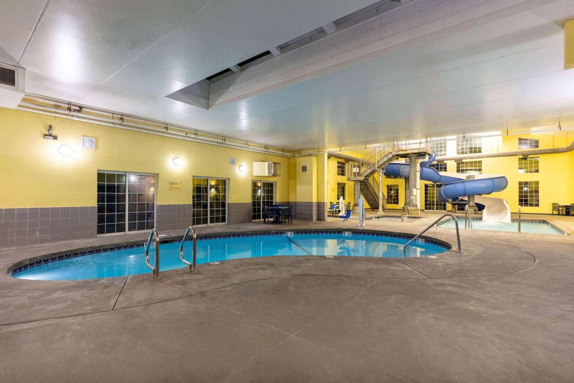 Ramada by Wyndham Spokane Airport photo 8