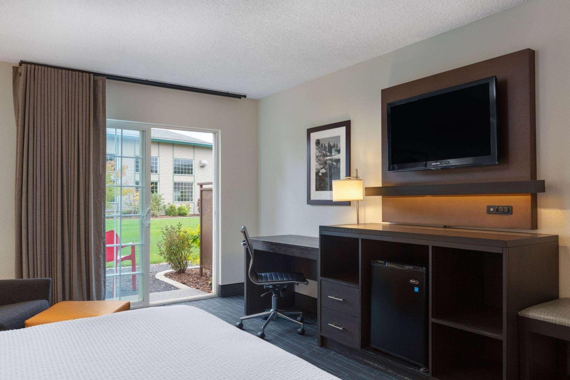 Ramada by Wyndham Spokane Airport photo 13