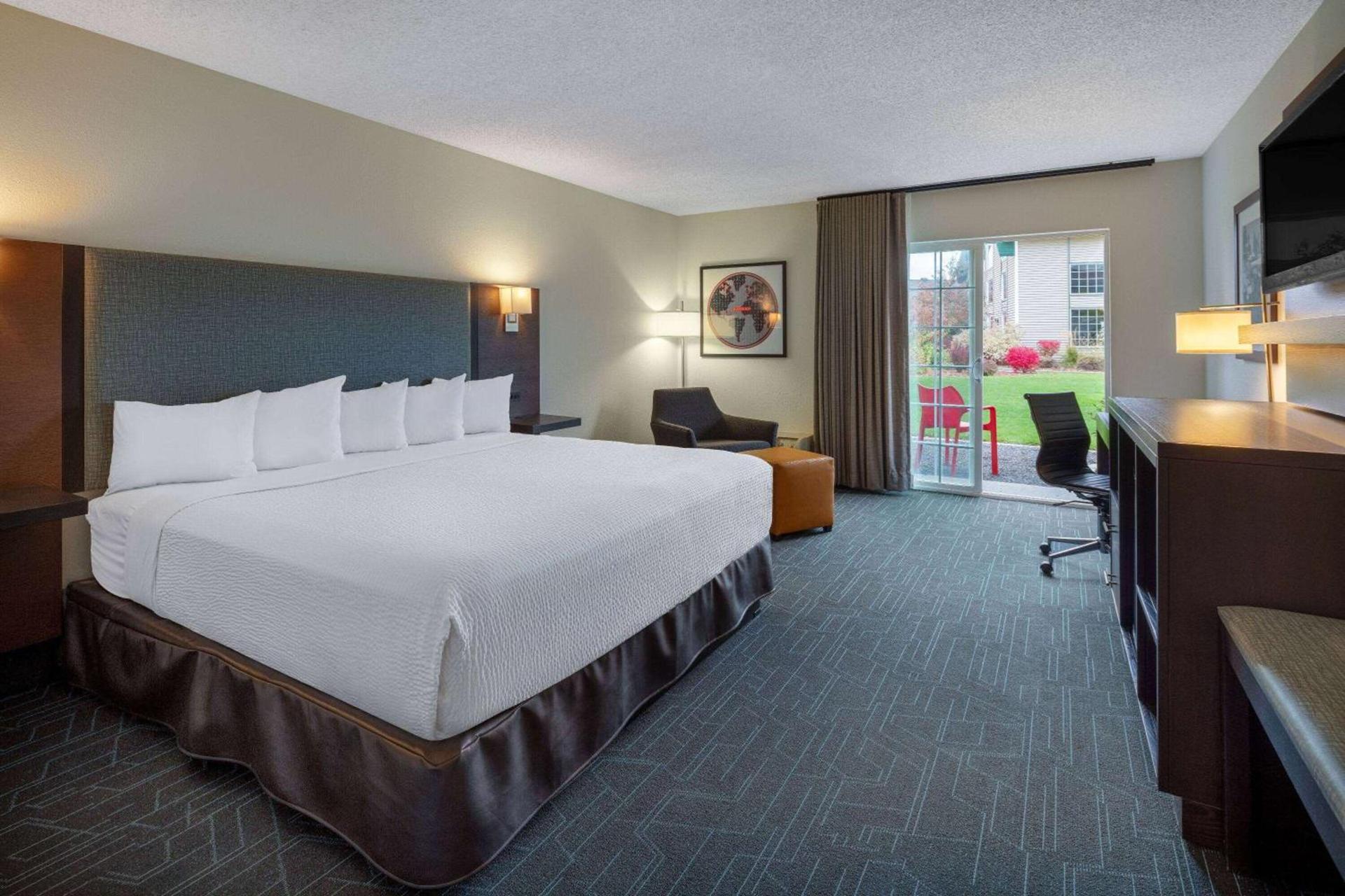 Ramada by Wyndham Spokane Airport photo 14