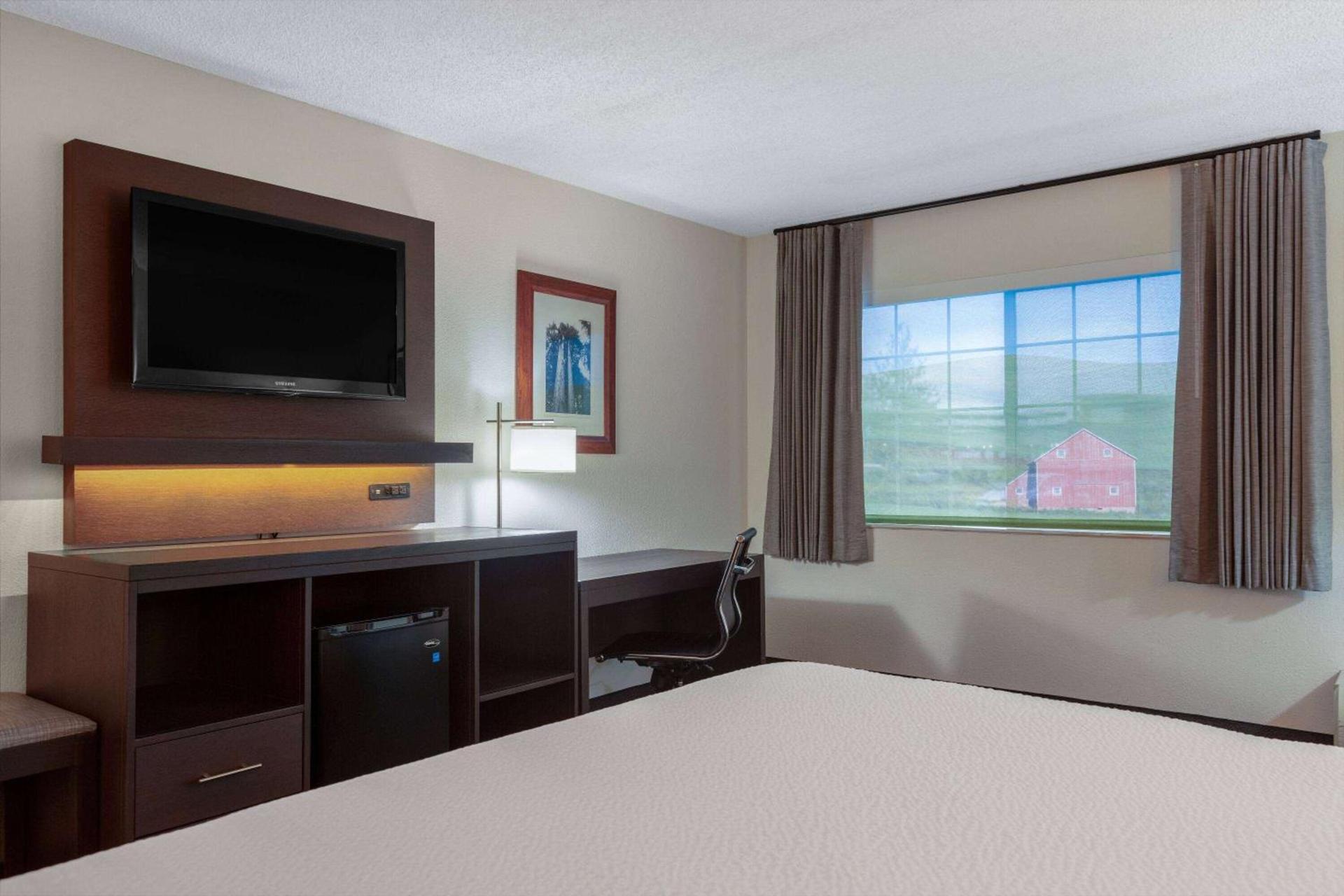 Ramada by Wyndham Spokane Airport photo 20