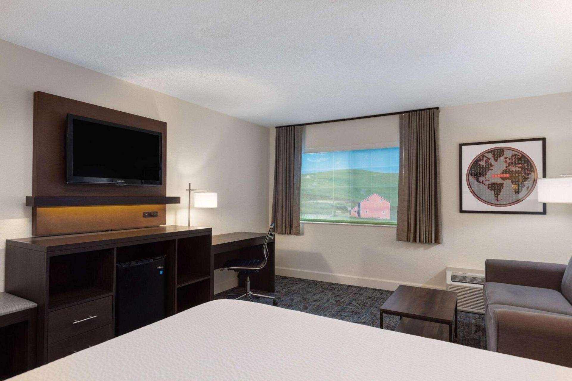 Ramada by Wyndham Spokane Airport photo 25