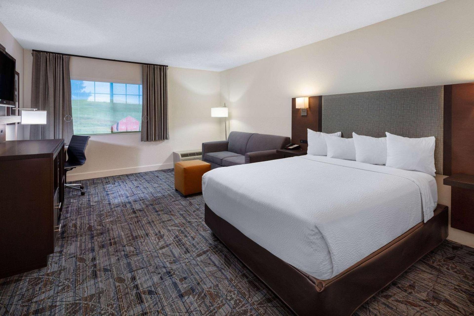 Ramada by Wyndham Spokane Airport photo 28