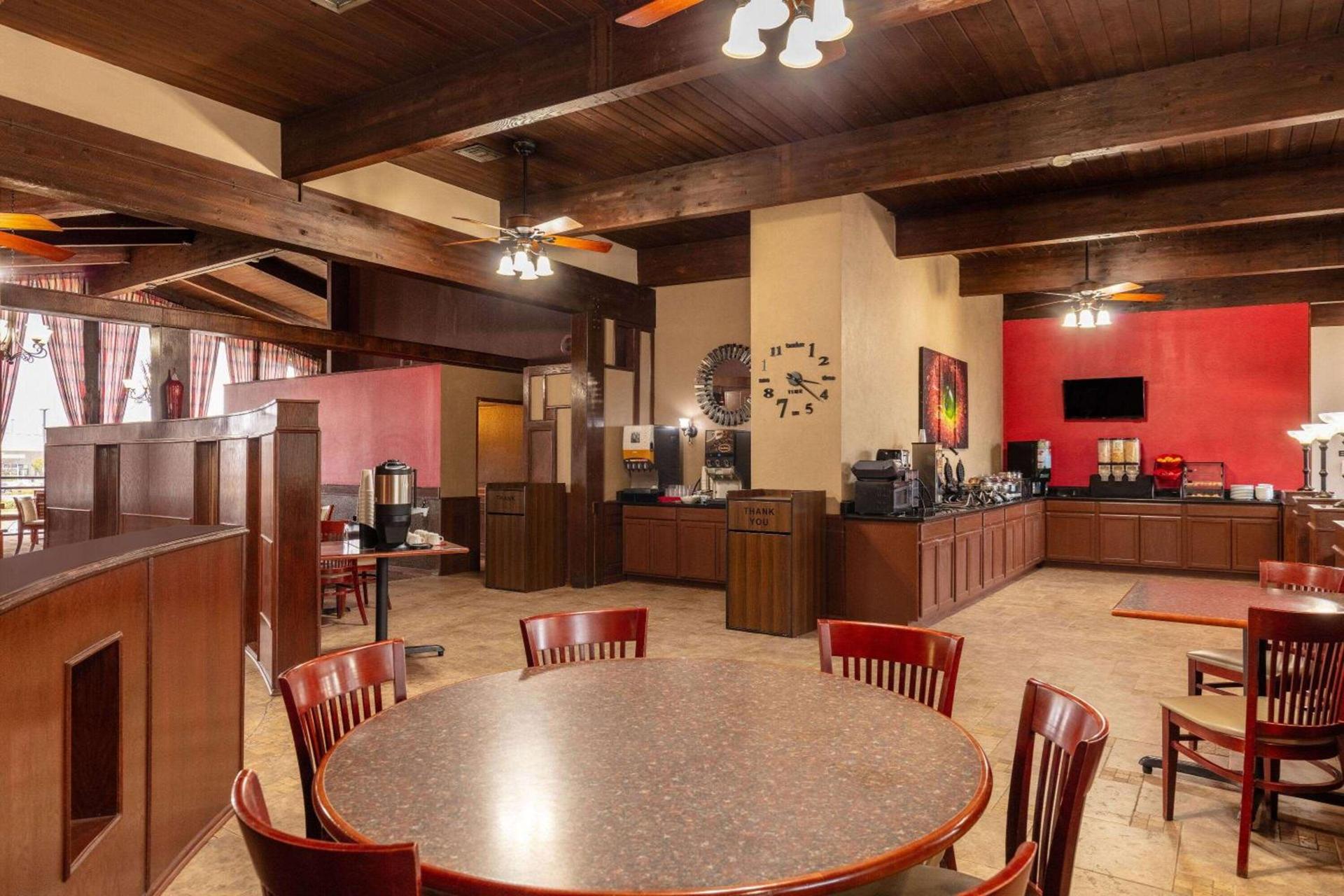 Ramada by Wyndham Spokane Airport photo 42