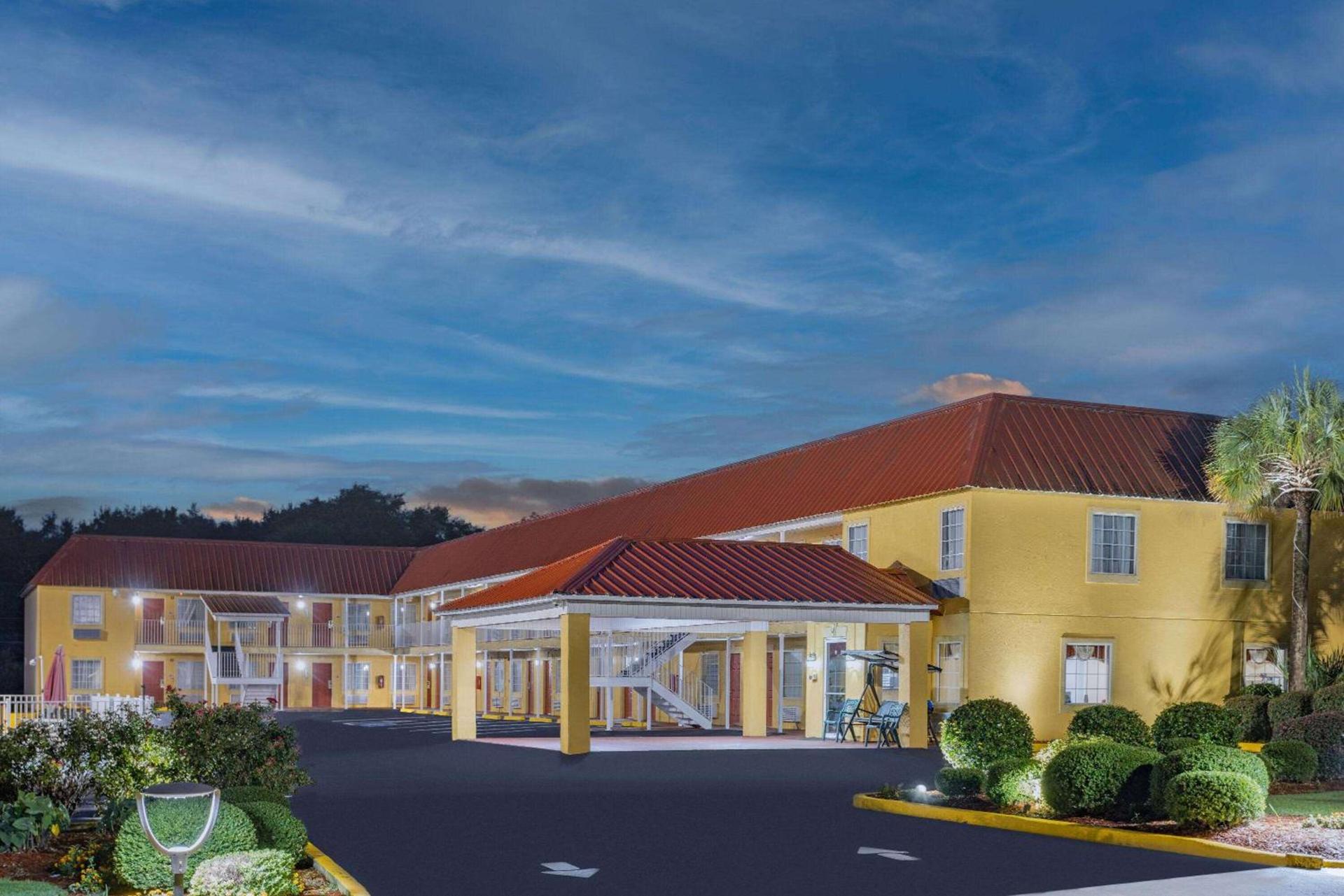 Days Inn by Wyndham Barnwell photo 4