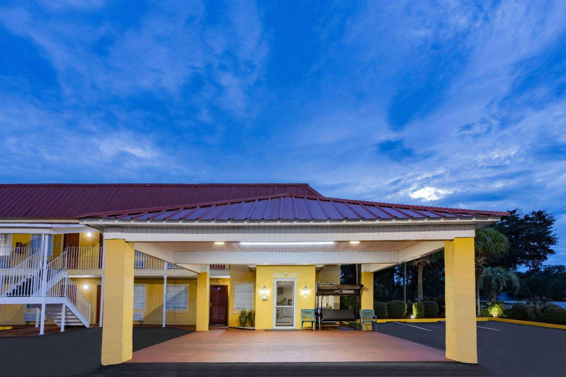 Days Inn by Wyndham Barnwell photo 5