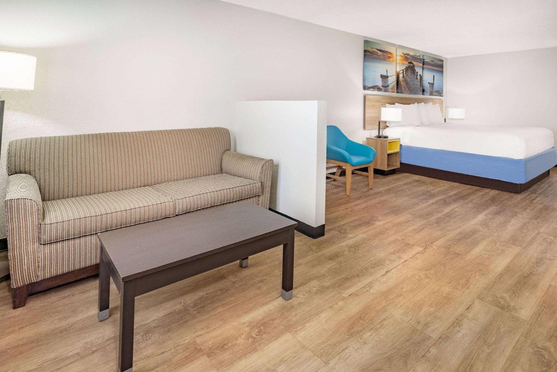 Days Inn by Wyndham Barnwell photo 23