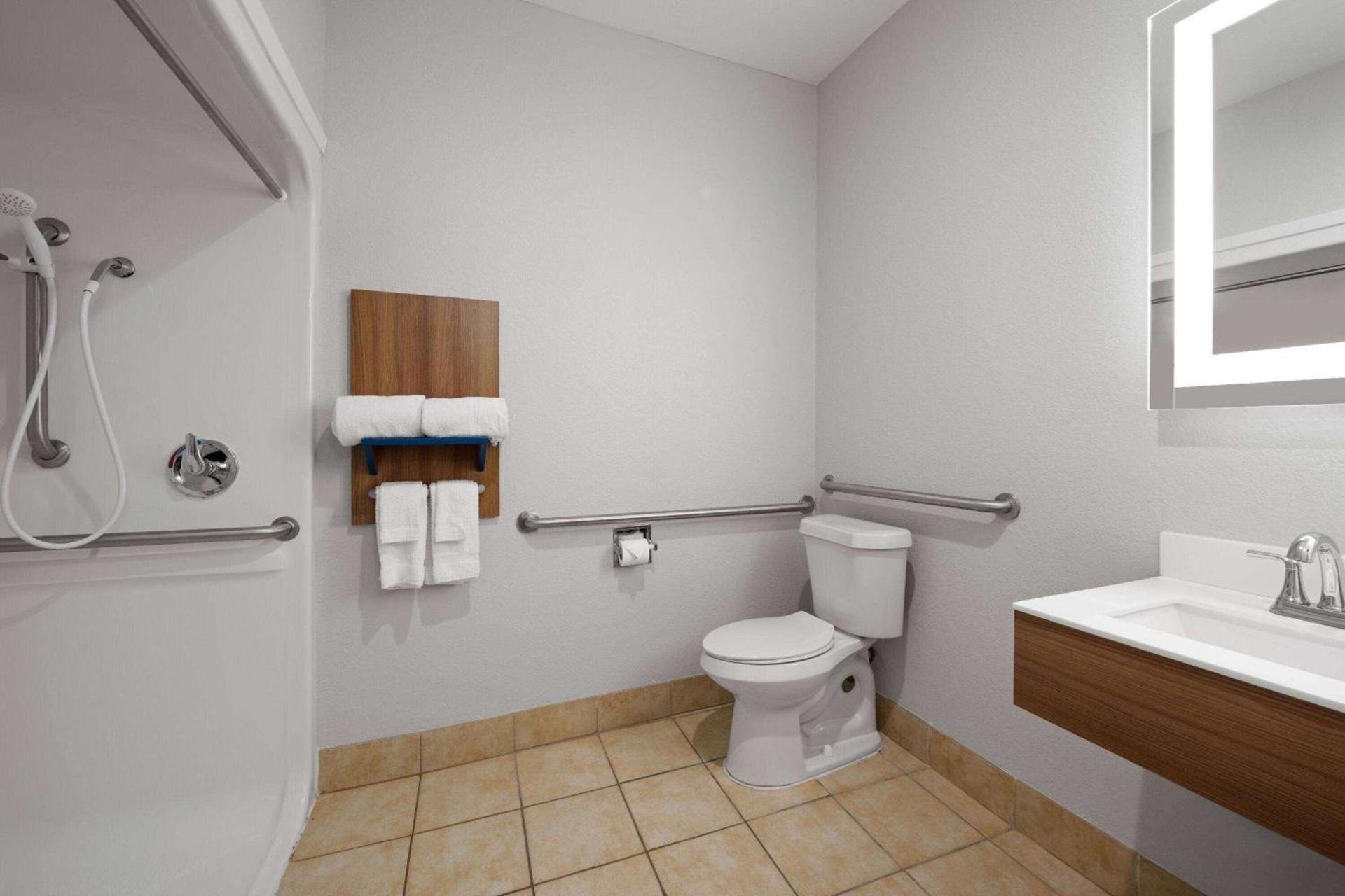 Microtel Inn & Suites by Wyndham of Houma photo 20