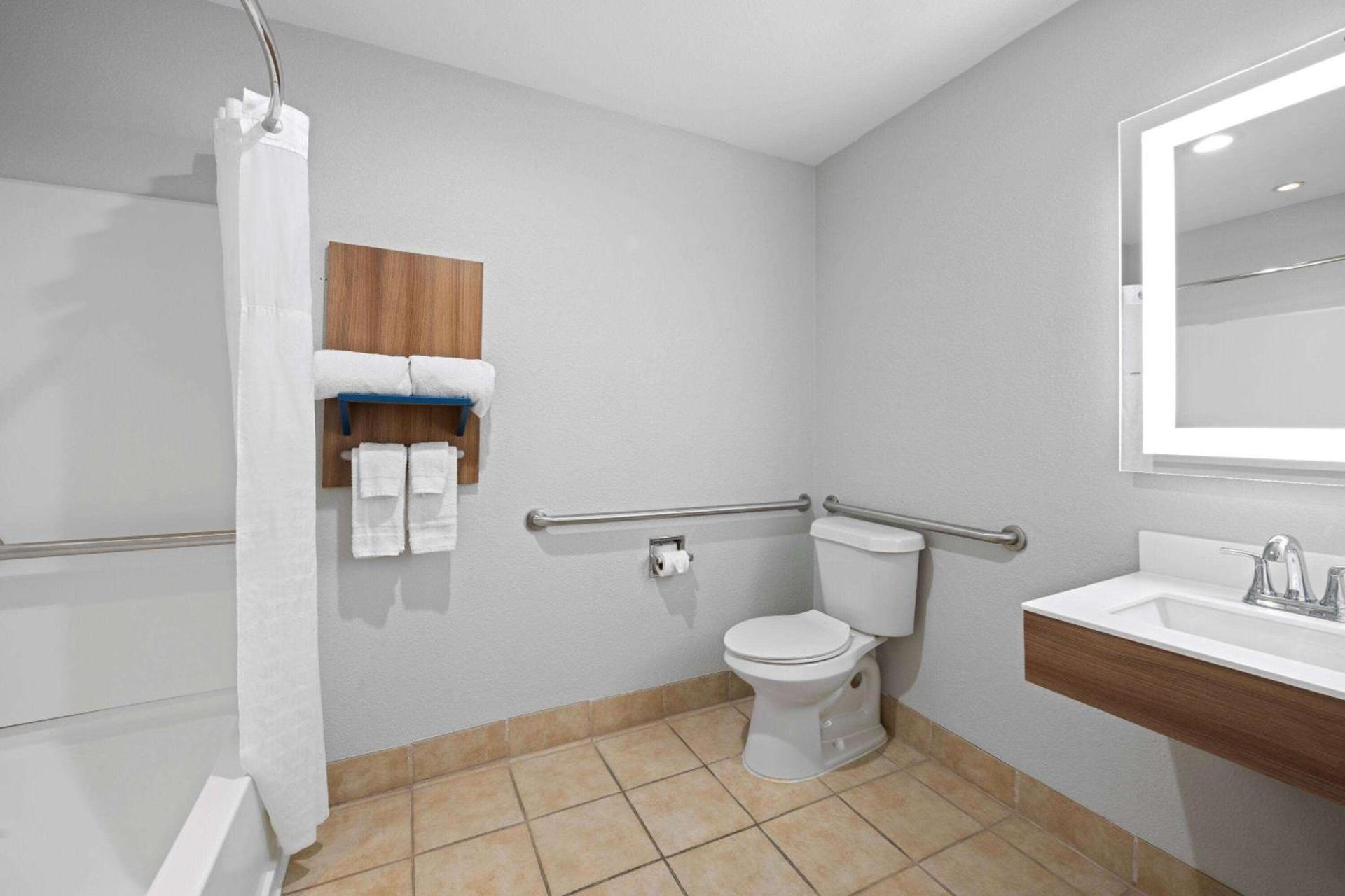 Microtel Inn & Suites by Wyndham of Houma photo 23