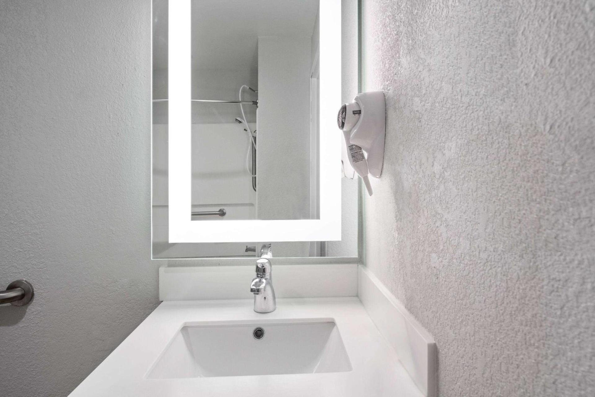 Microtel Inn & Suites by Wyndham of Houma photo 27