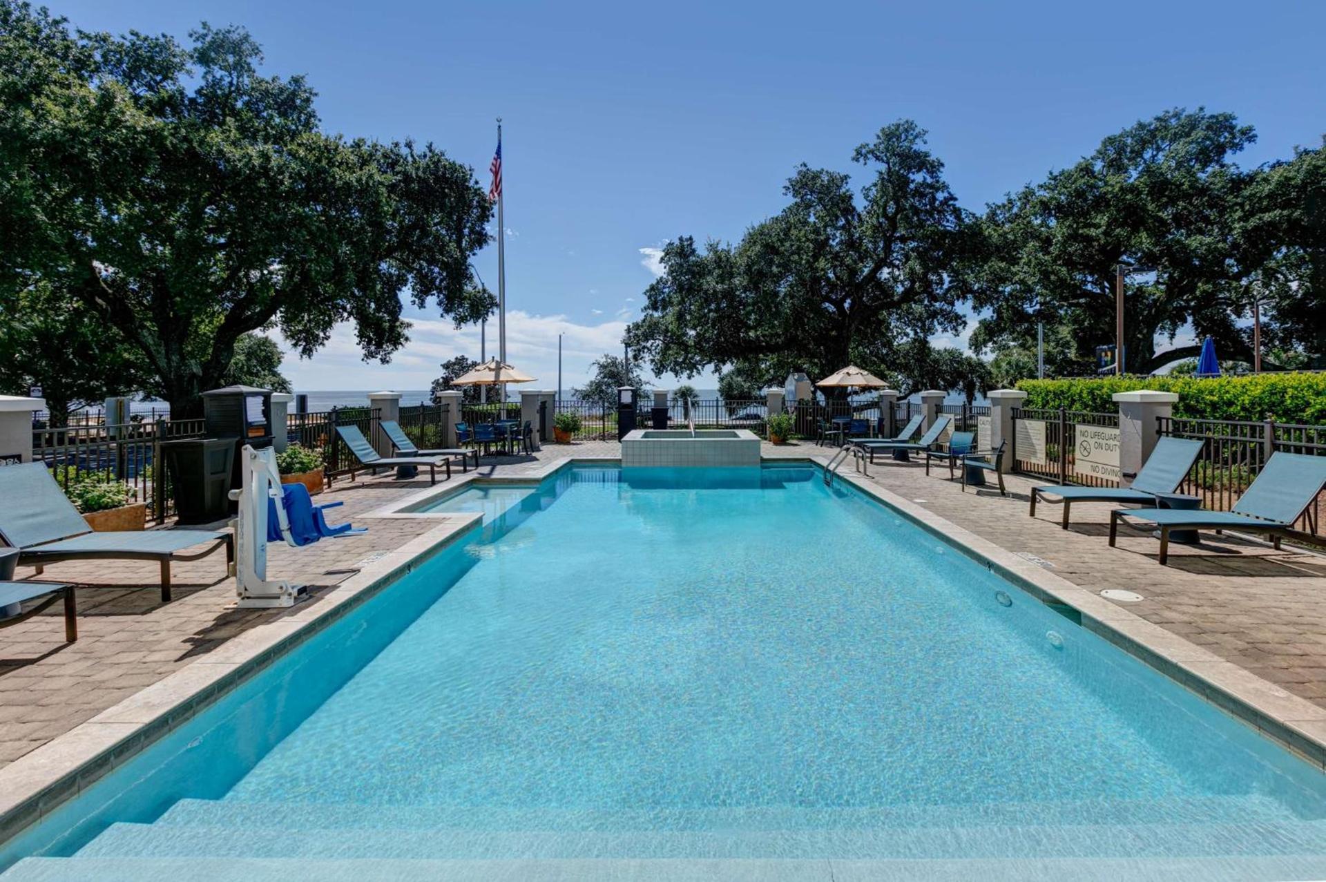 Hampton Inn Biloxi Beach Boulevard photo 13