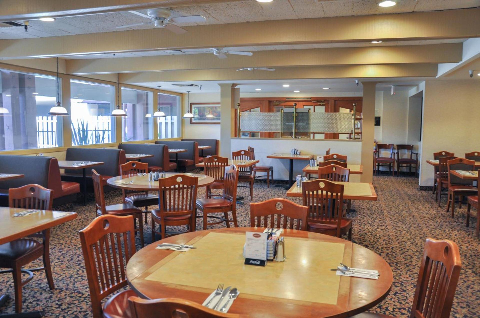 Piccadilly Inn Airport photo 25