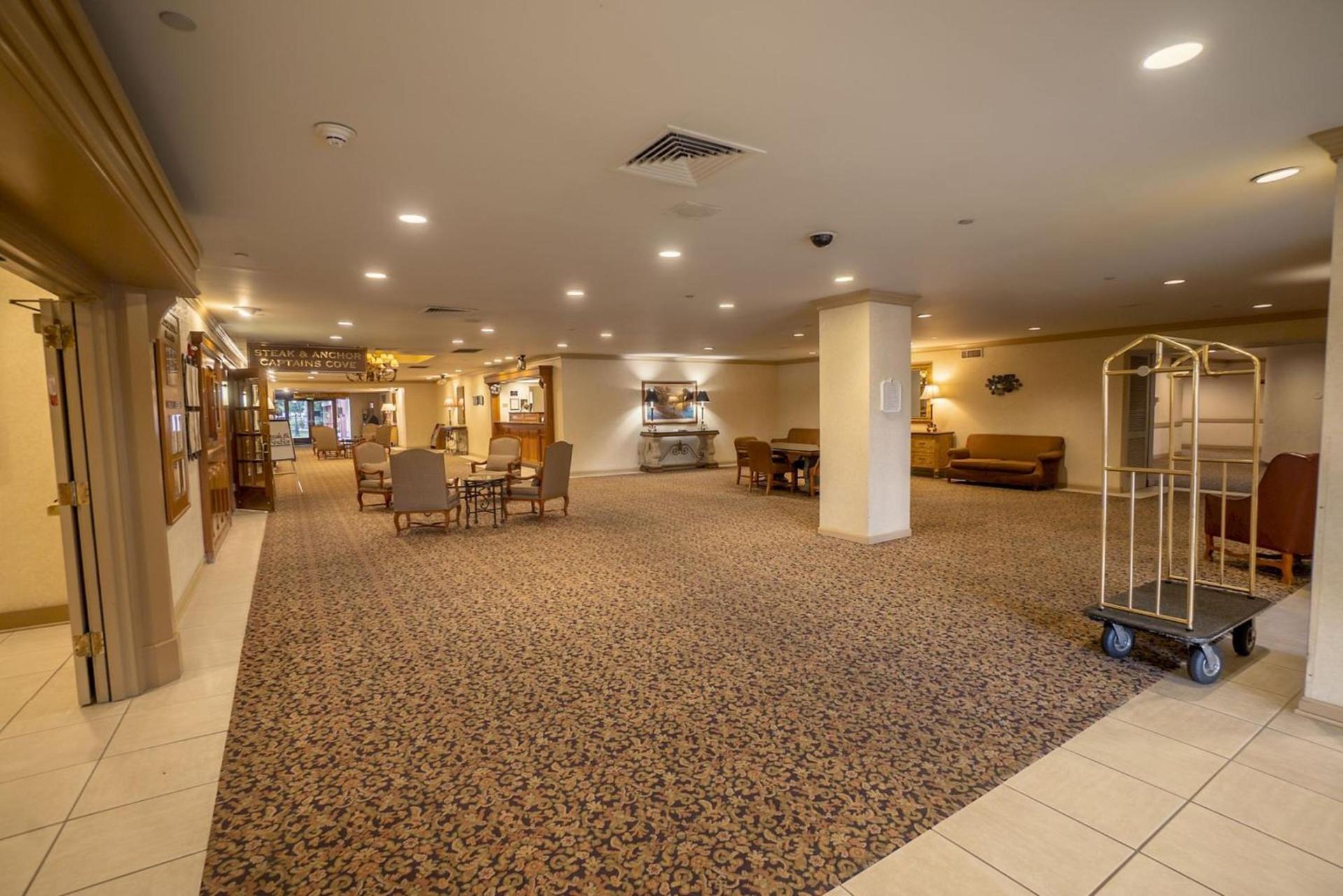 Piccadilly Inn Airport photo 28