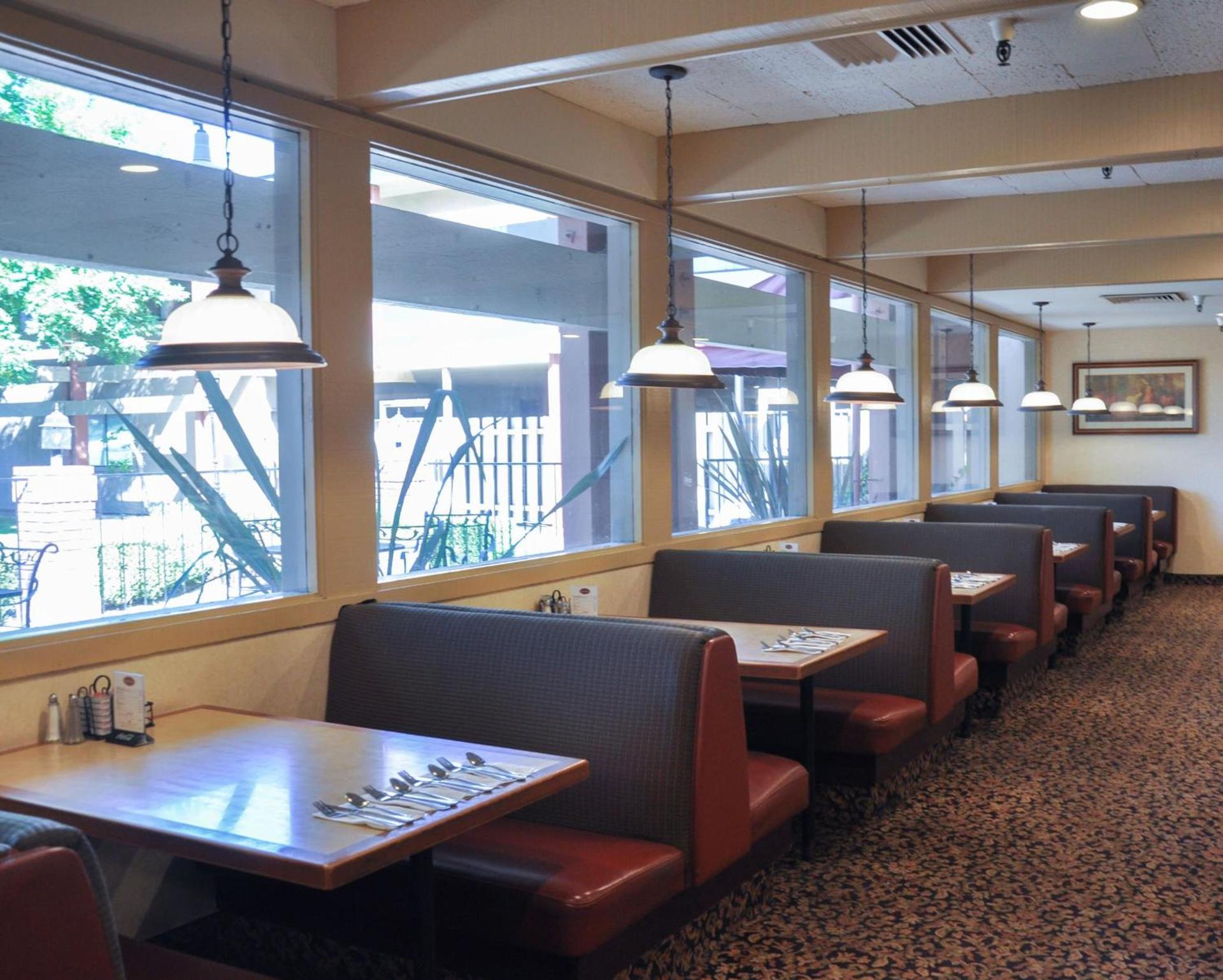Piccadilly Inn Airport photo 37