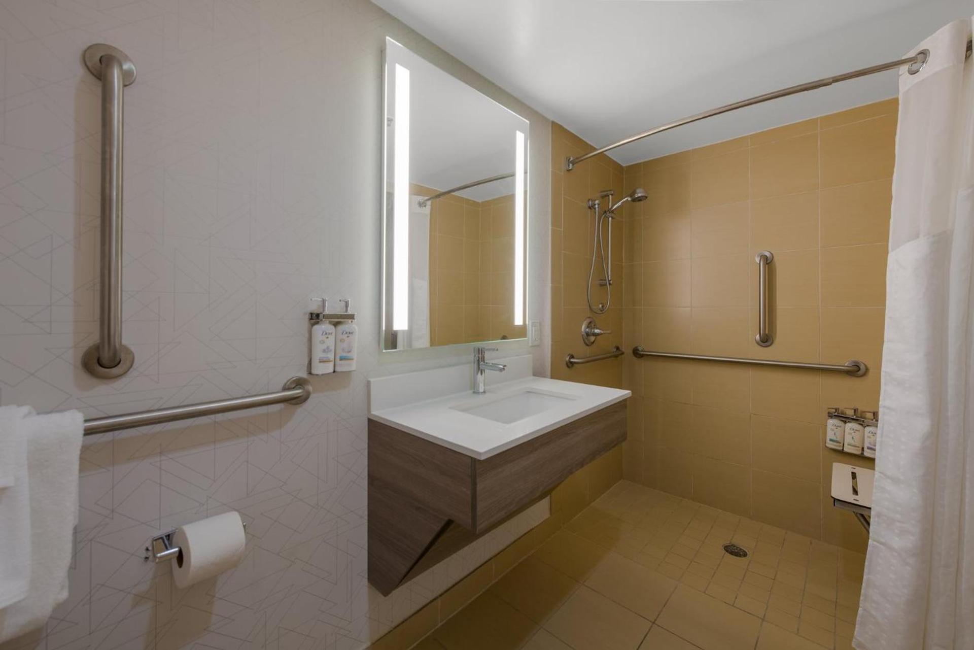 Holiday Inn Express Hotels- Hampton by IHG photo 72