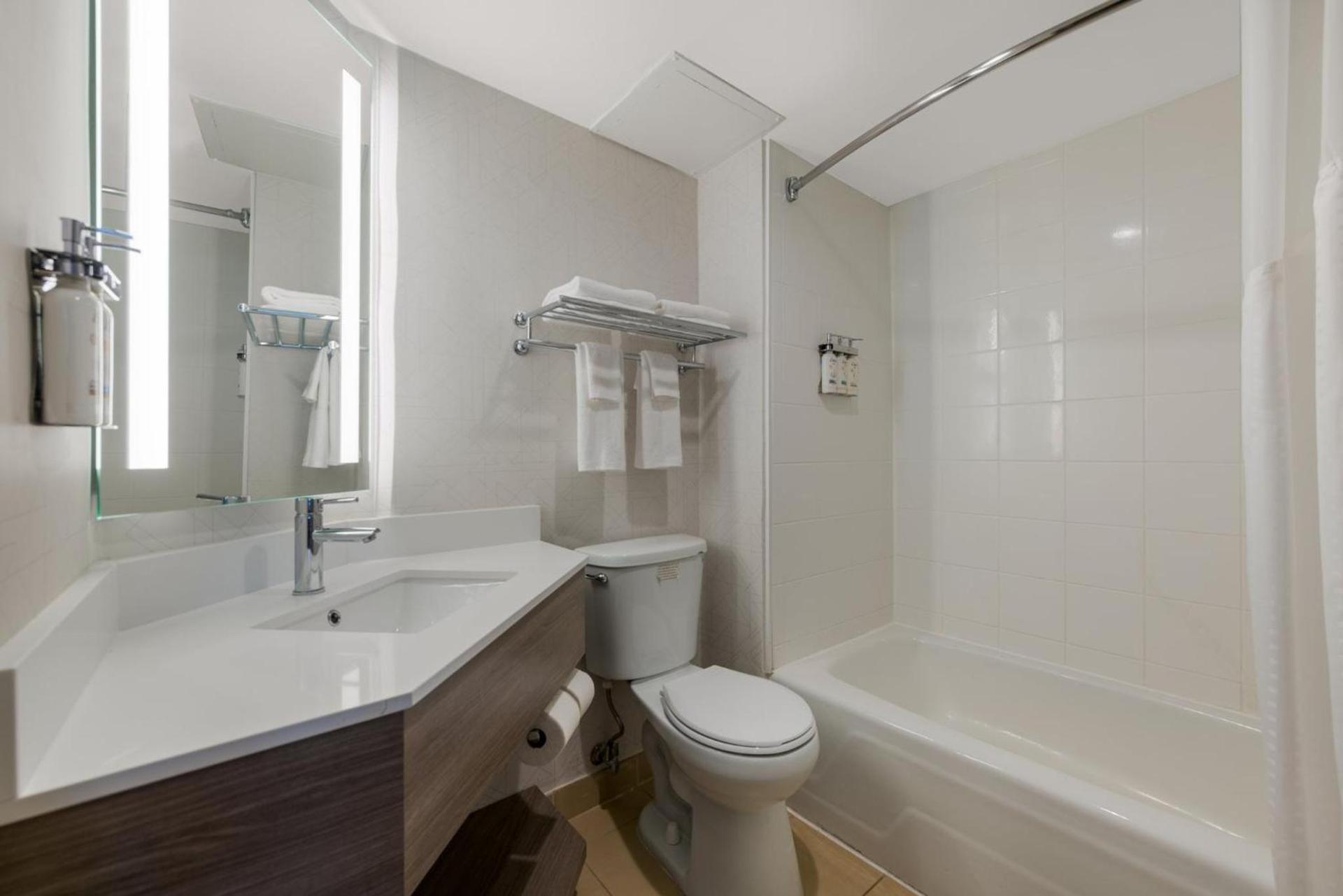 Holiday Inn Express Hotels- Hampton by IHG photo 63