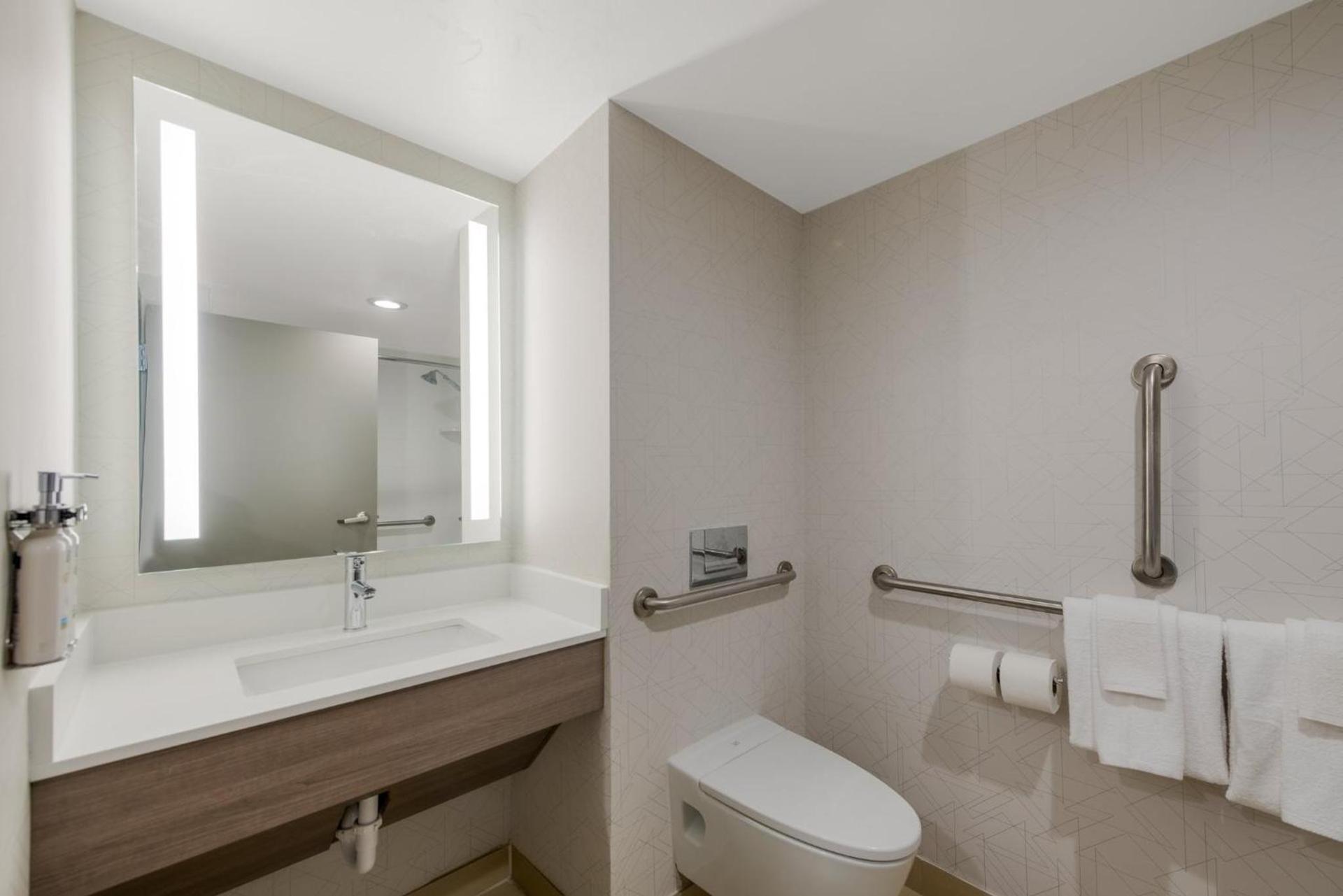 Holiday Inn Express Hotels- Hampton by IHG photo 55