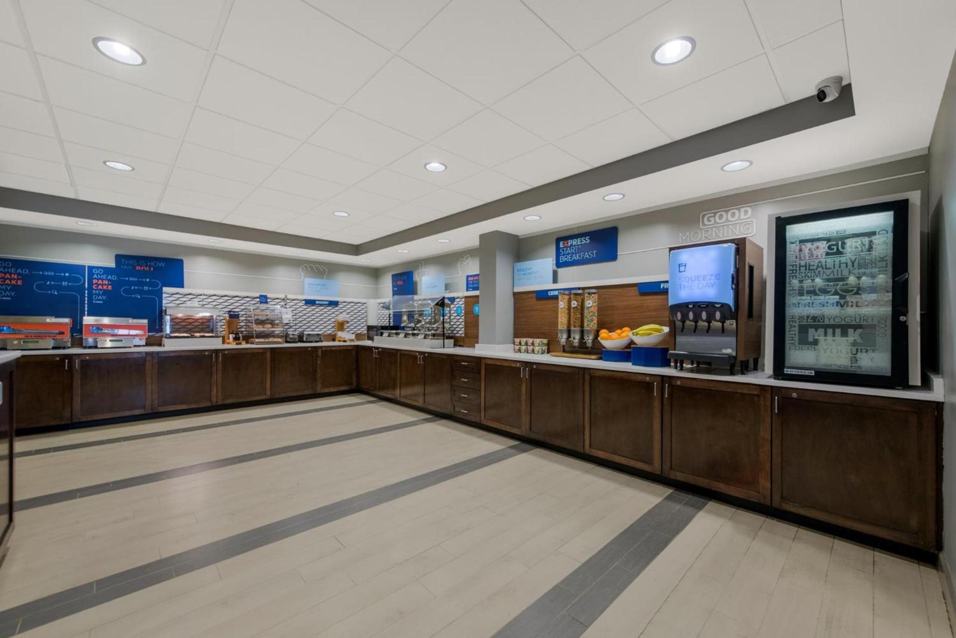 Holiday Inn Express Hotels- Hampton by IHG photo 83