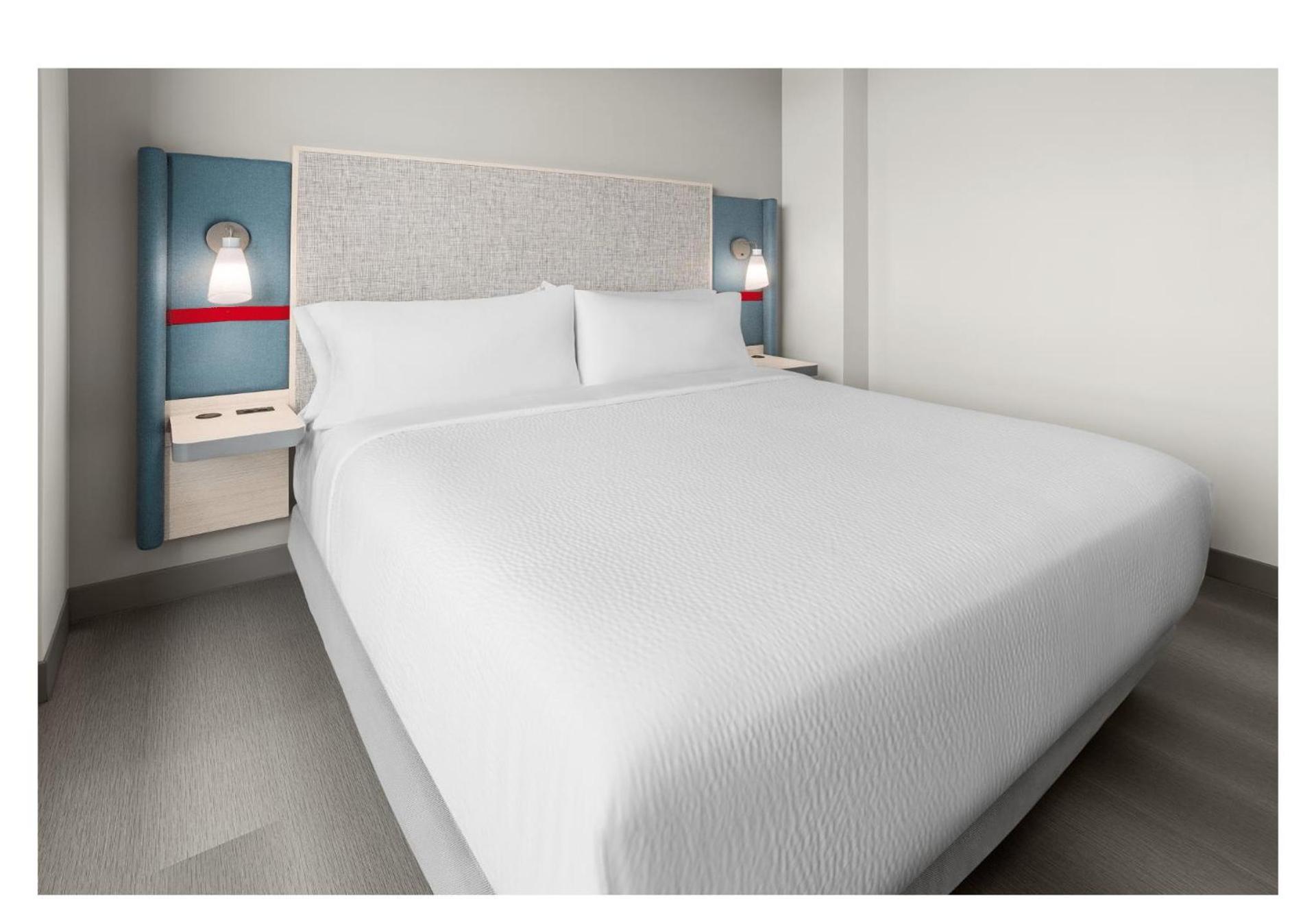 avid hotels - Brooklyn Dyker Heights by IHG photo 7