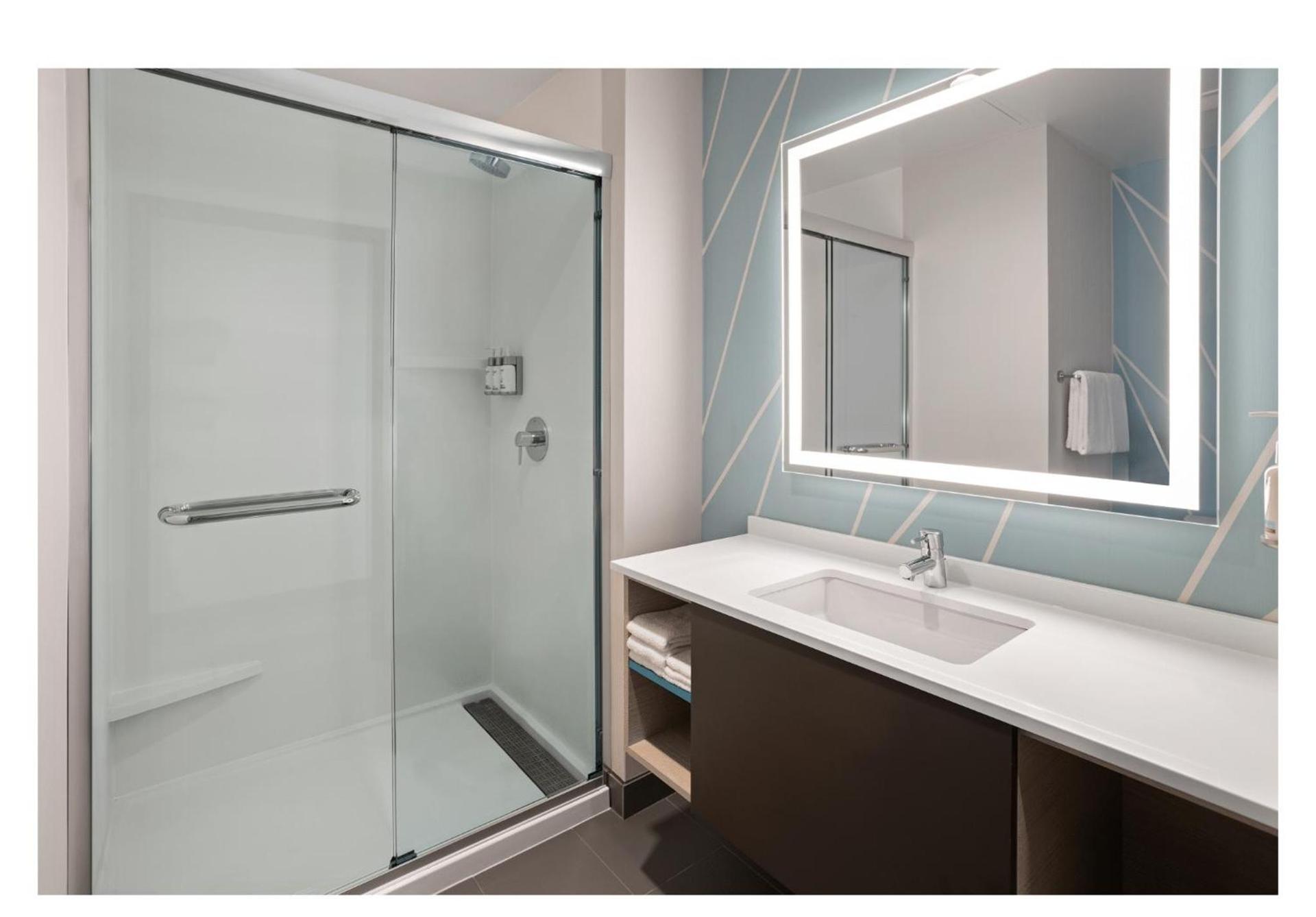 avid hotels - Brooklyn Dyker Heights by IHG photo 16