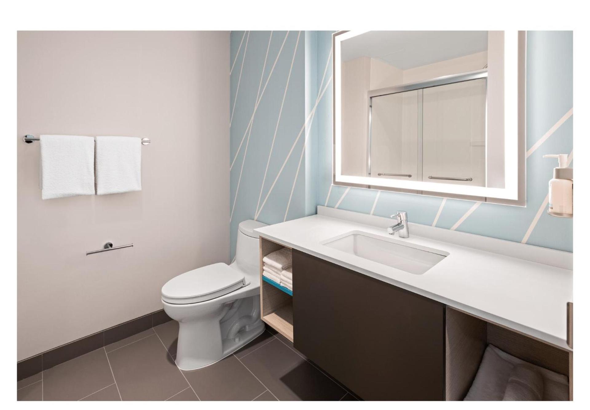 avid hotels - Brooklyn Dyker Heights by IHG photo 18