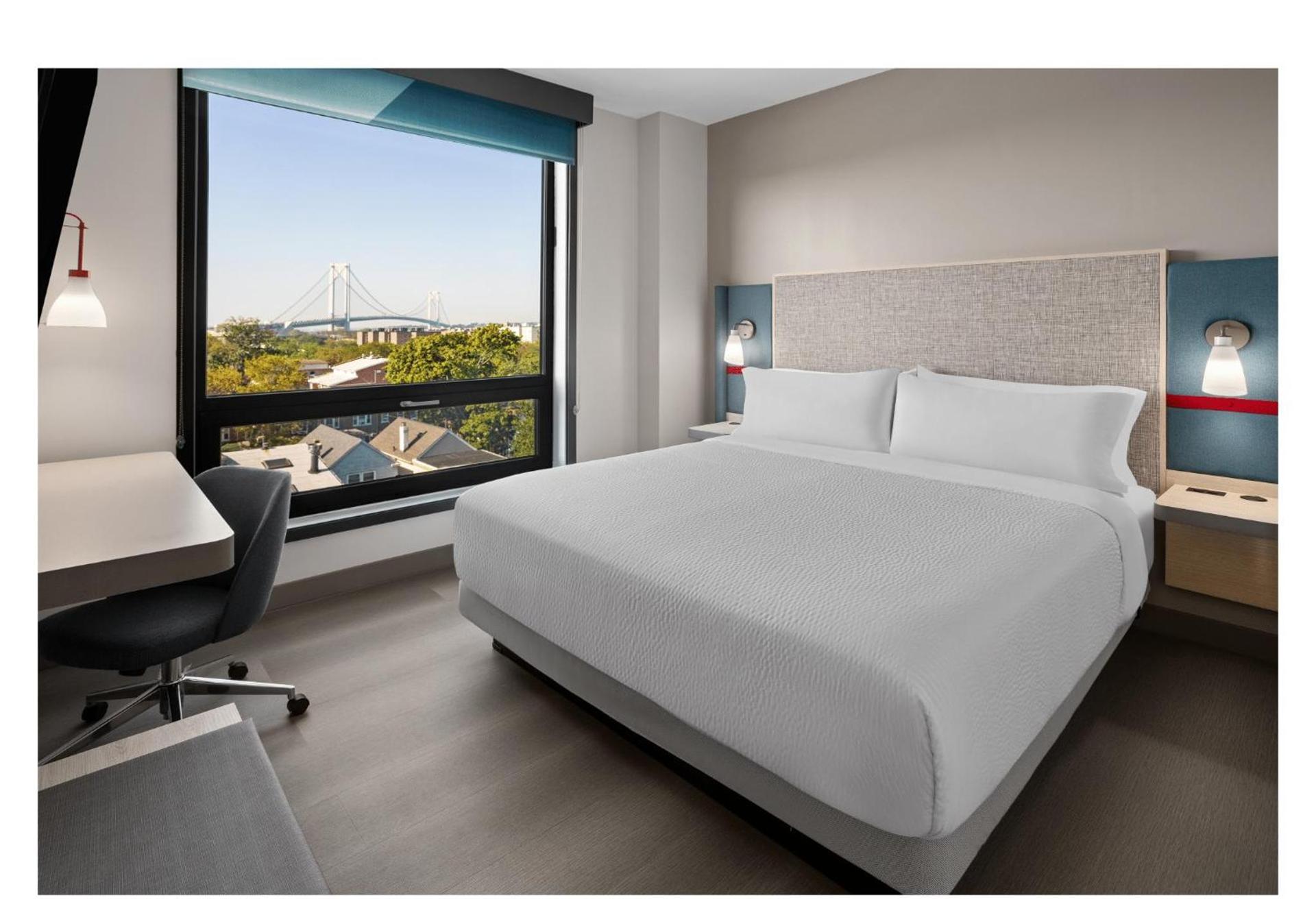 avid hotels - Brooklyn Dyker Heights by IHG photo 9