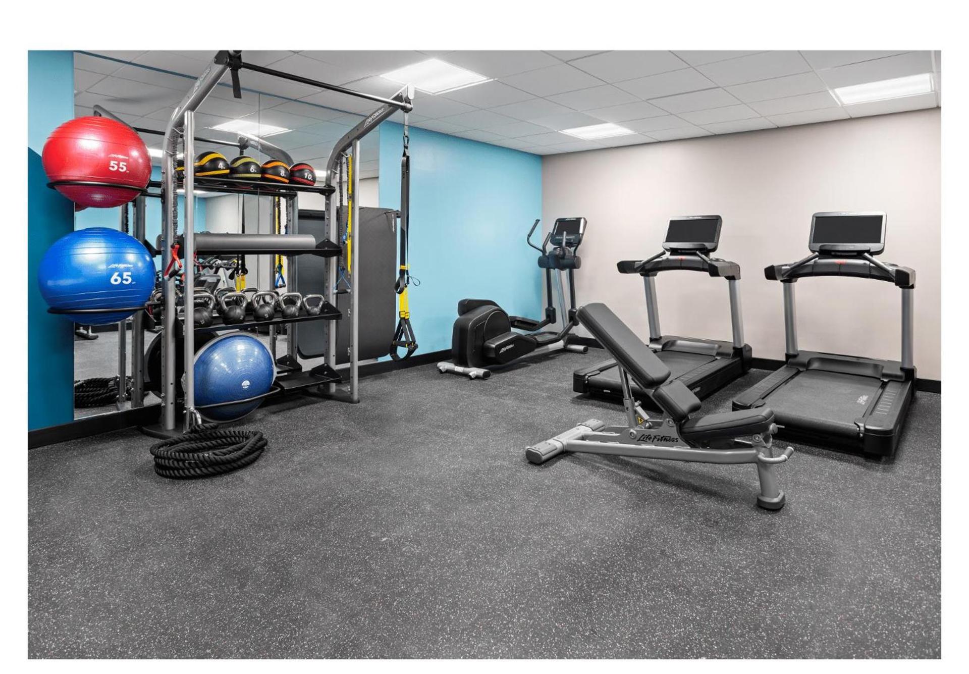 avid hotels - Brooklyn Dyker Heights by IHG photo 69