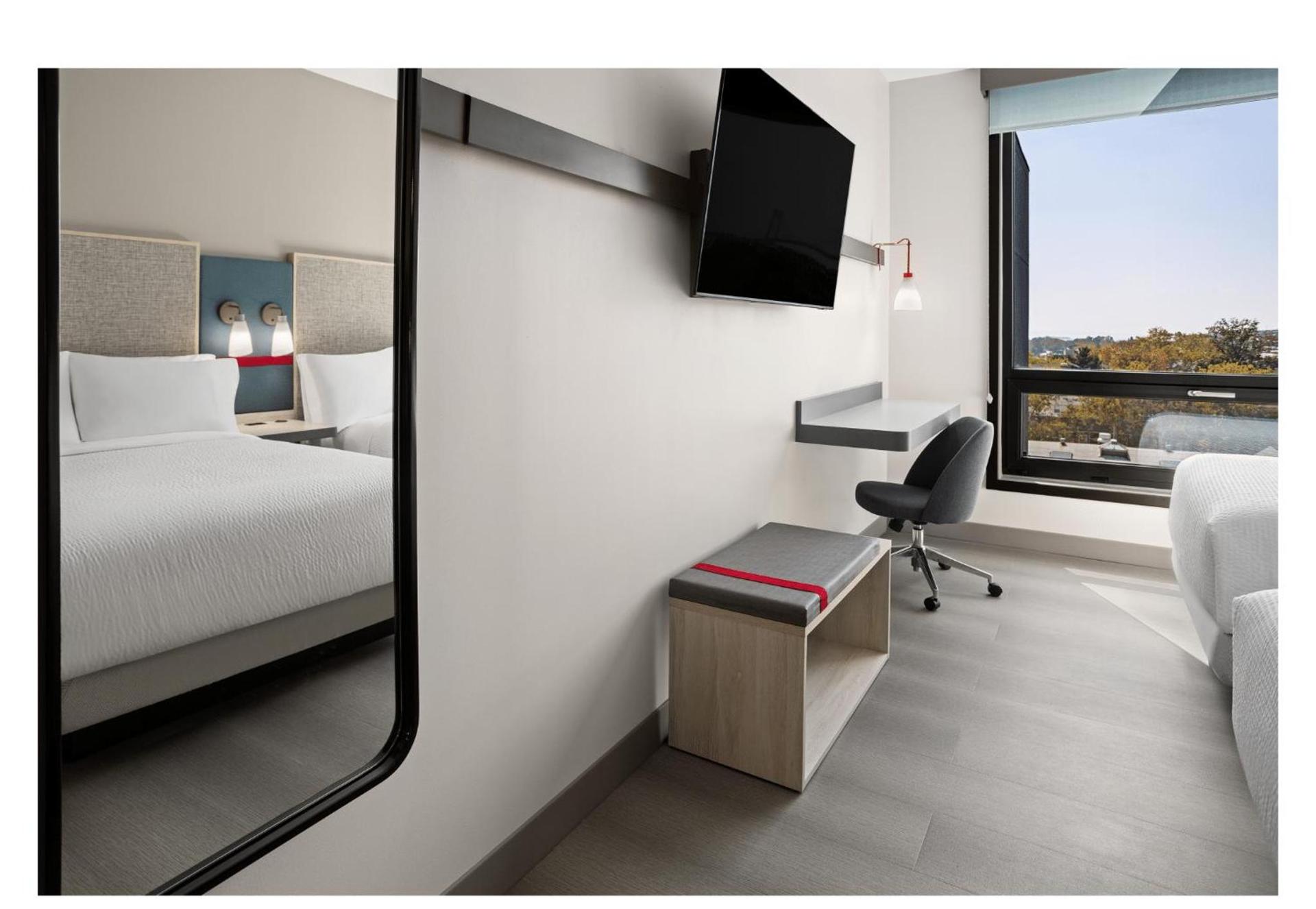 avid hotels - Brooklyn Dyker Heights by IHG photo 32