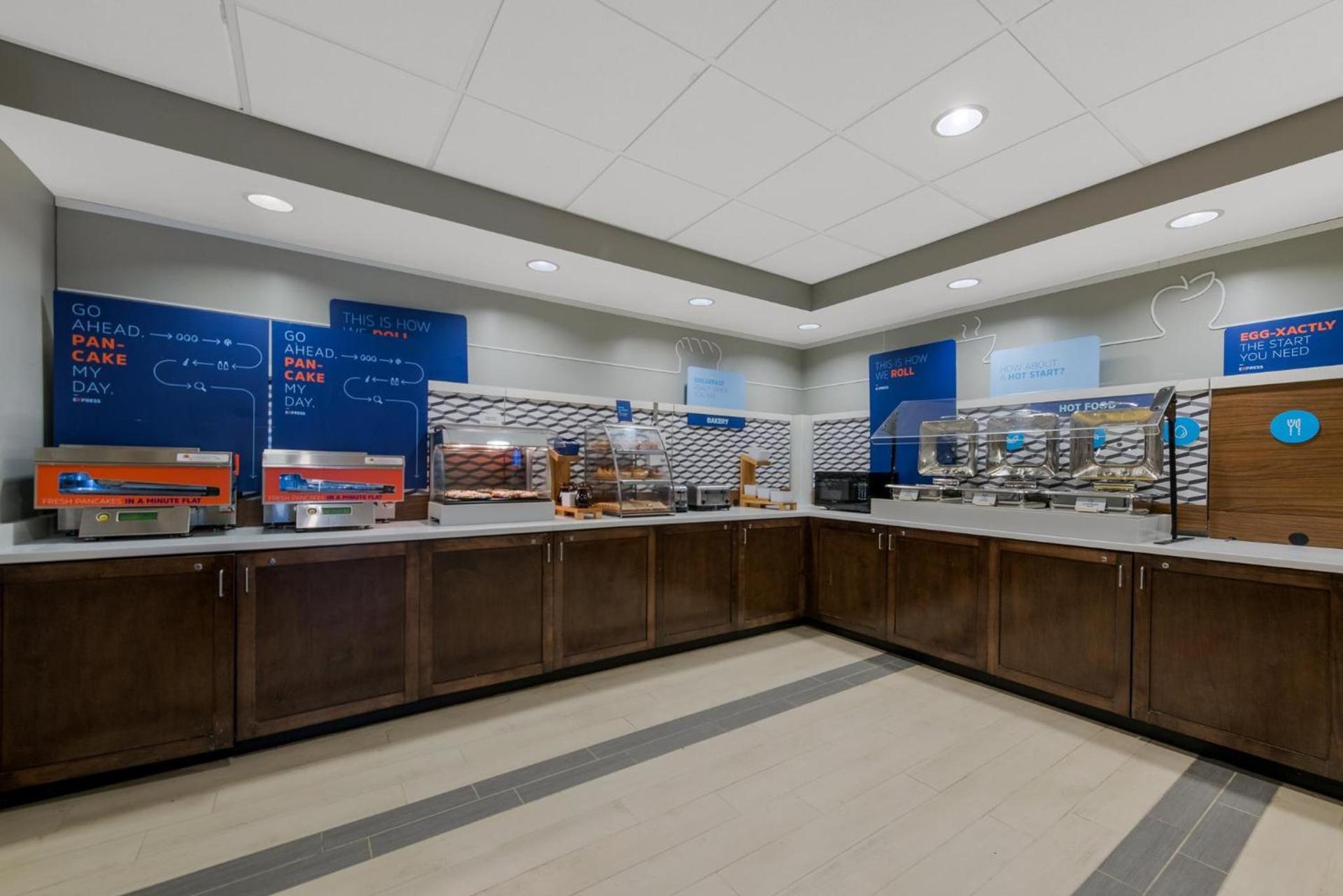 Holiday Inn Express Hotels- Hampton by IHG photo 86