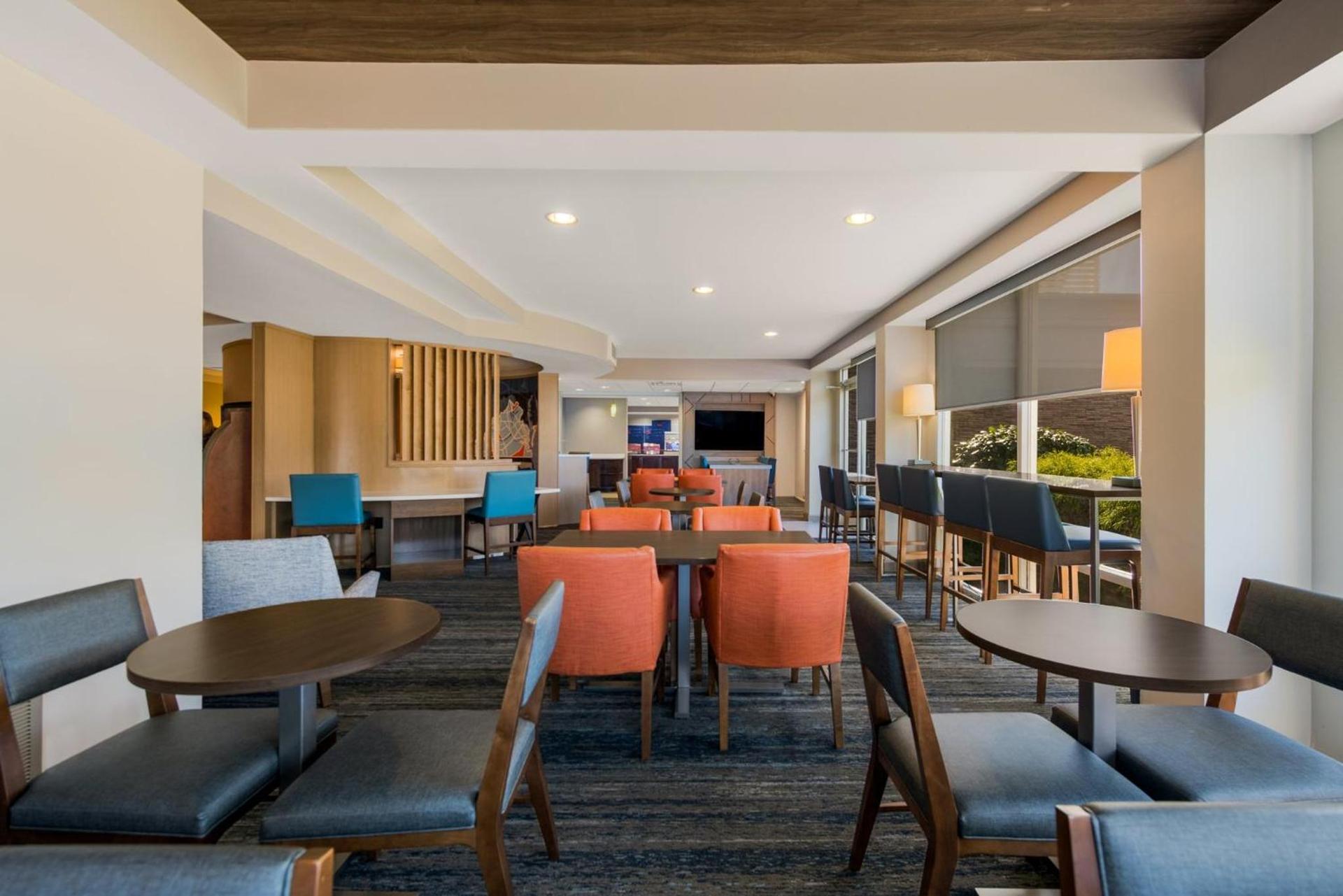 Holiday Inn Express Hotels- Hampton by IHG photo 46