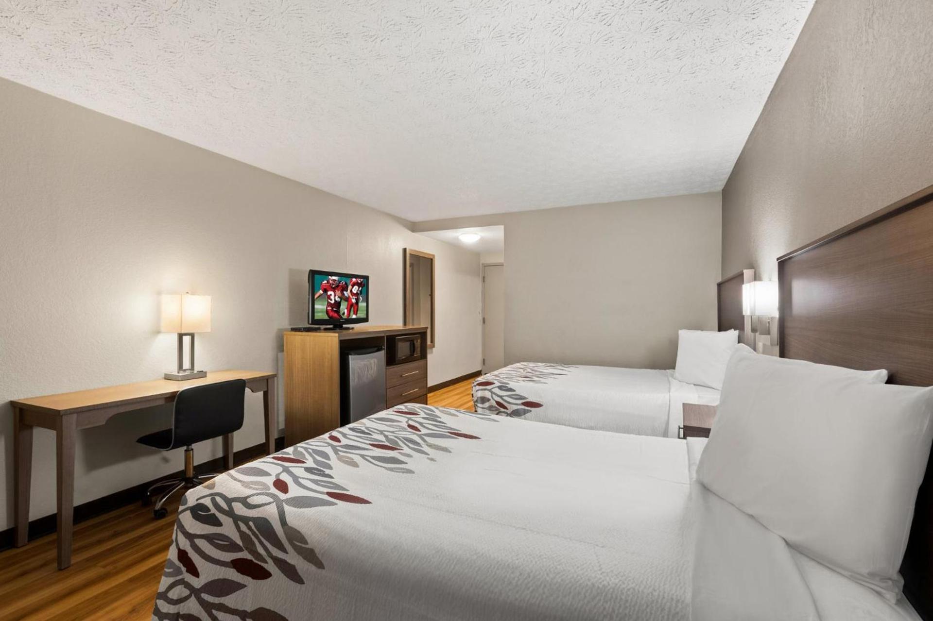 Red Roof Inn & Suites Newnan photo 15
