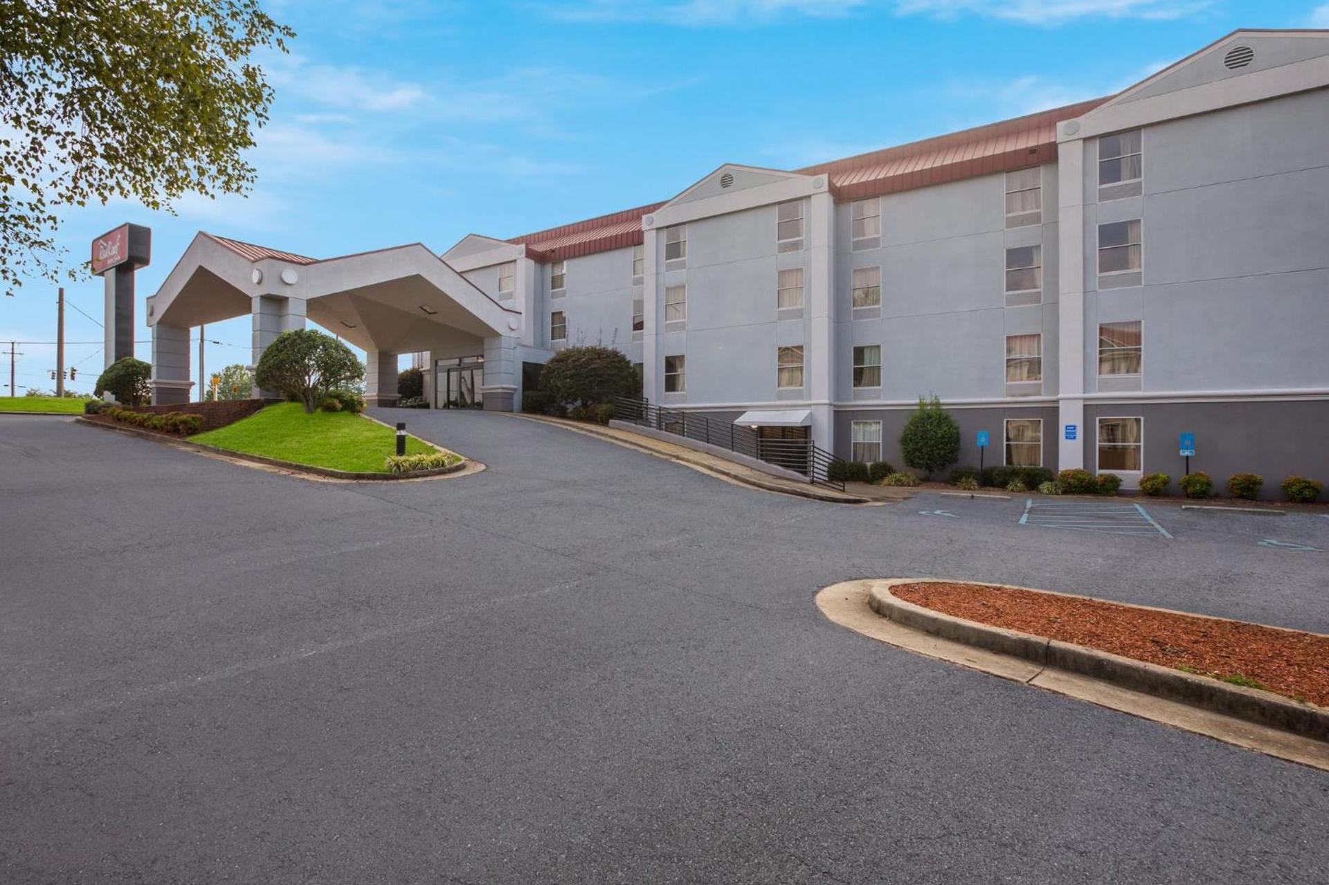 Red Roof Inn & Suites Newnan photo 3