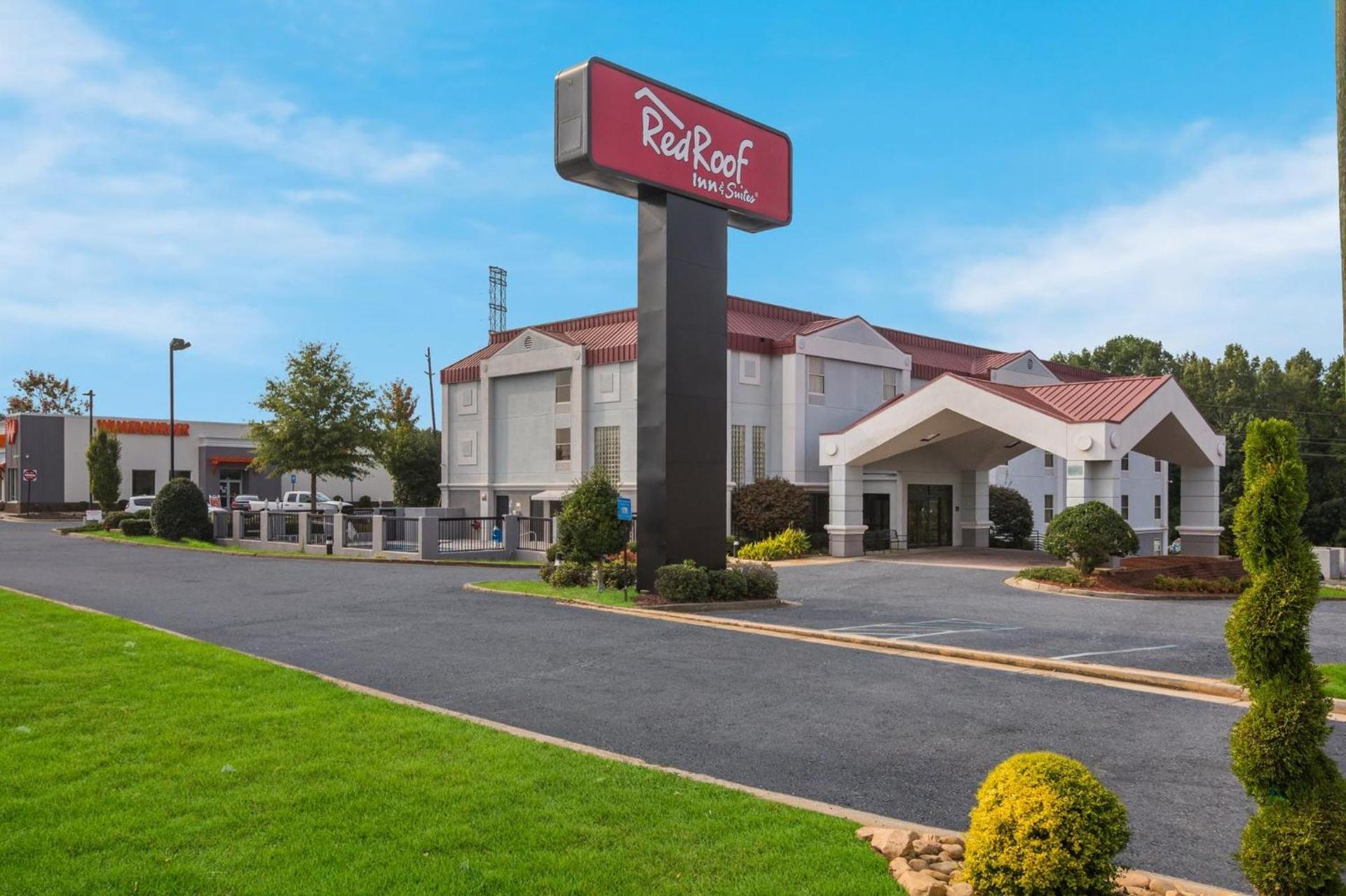 Red Roof Inn & Suites Newnan photo 2