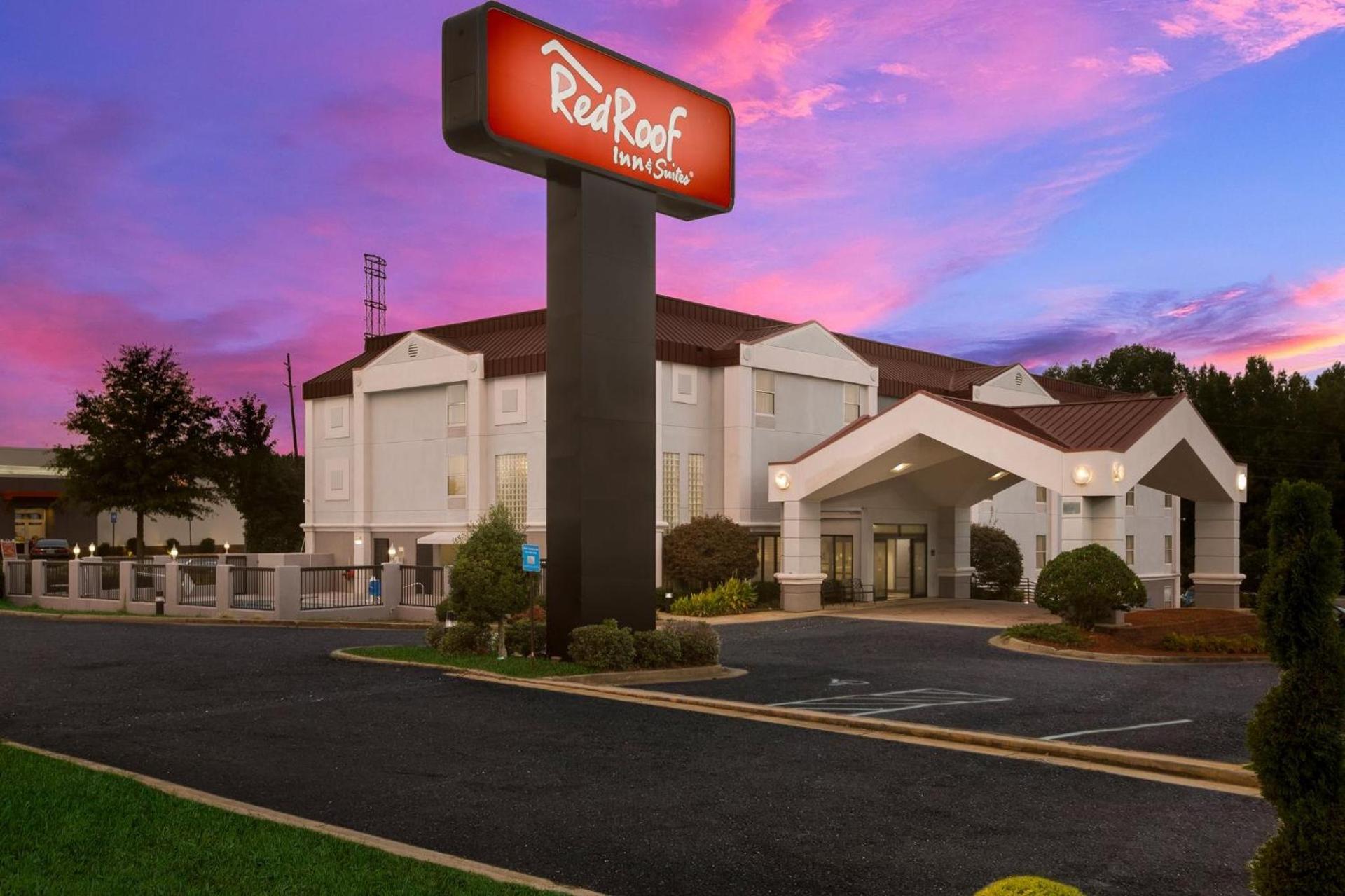 Red Roof Inn & Suites Newnan photo 6