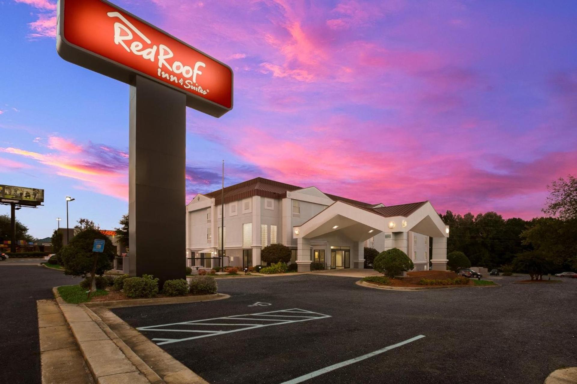 Red Roof Inn & Suites Newnan photo 7