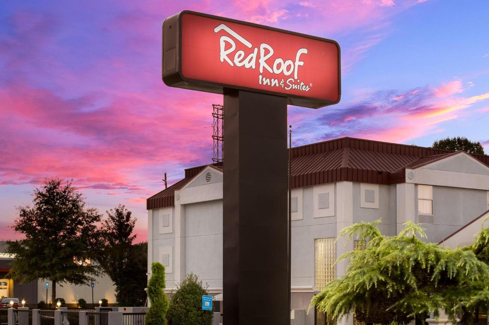 Red Roof Inn & Suites Newnan photo 9