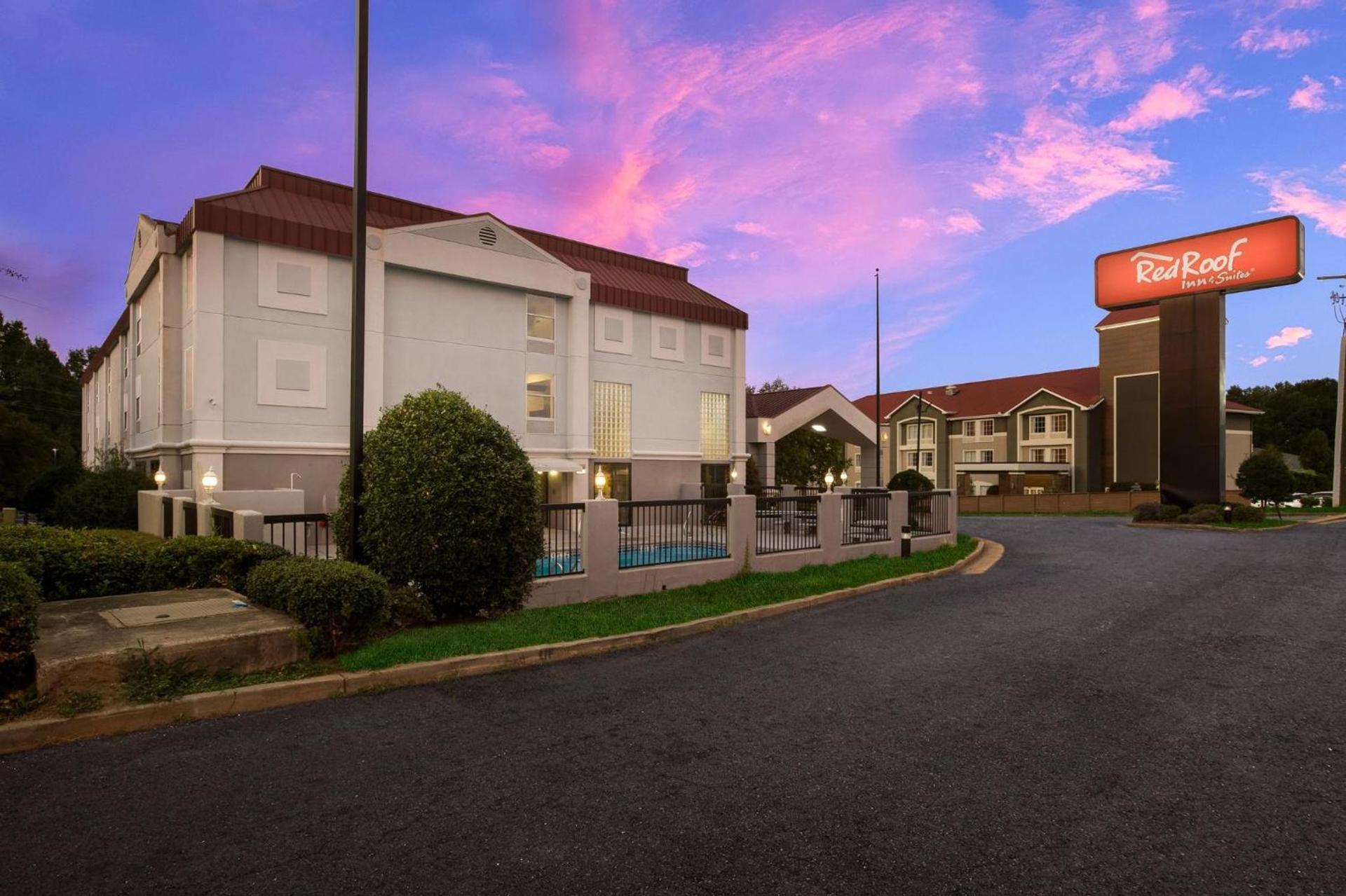 Red Roof Inn & Suites Newnan photo 10