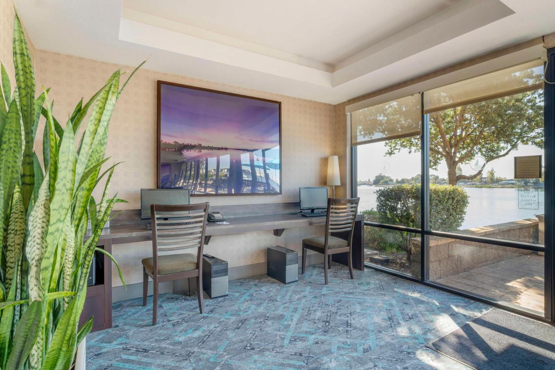 Best Western Plus Bayside Hotel photo 9