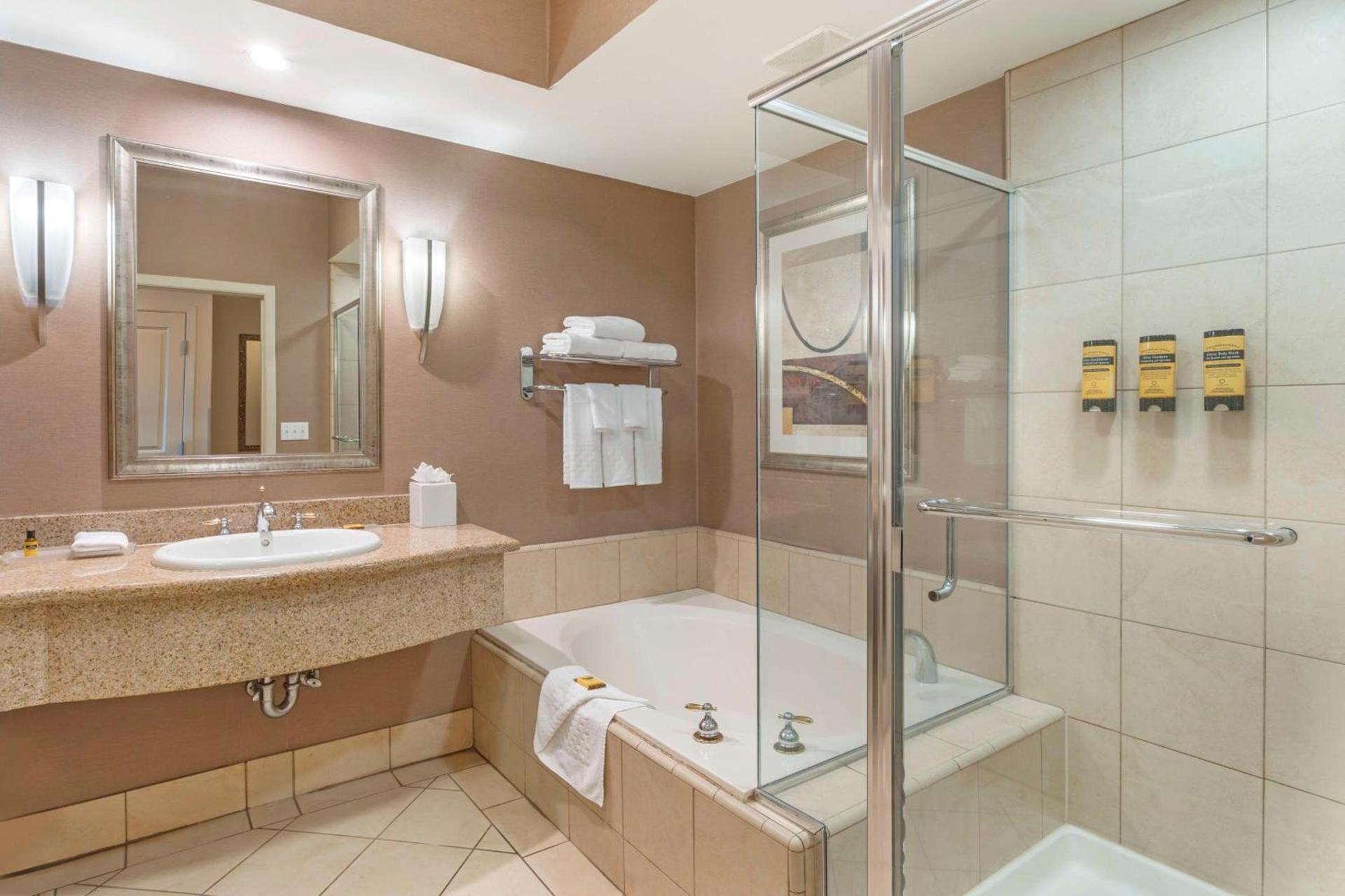 Best Western Plus Bayside Hotel photo 23