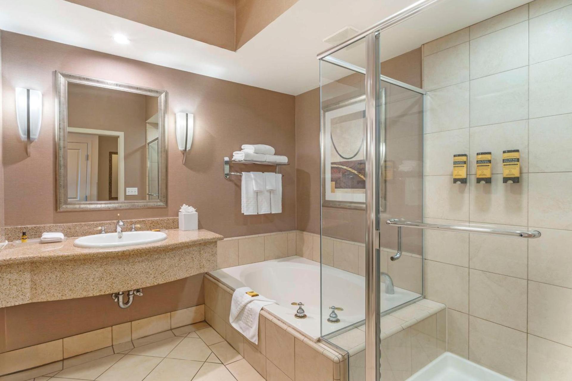 Best Western Plus Bayside Hotel photo 27