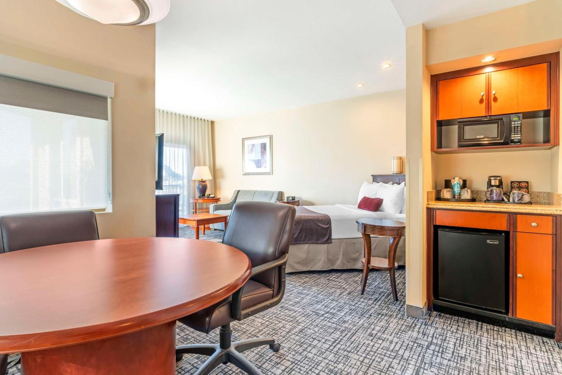 Best Western Plus Bayside Hotel photo 28