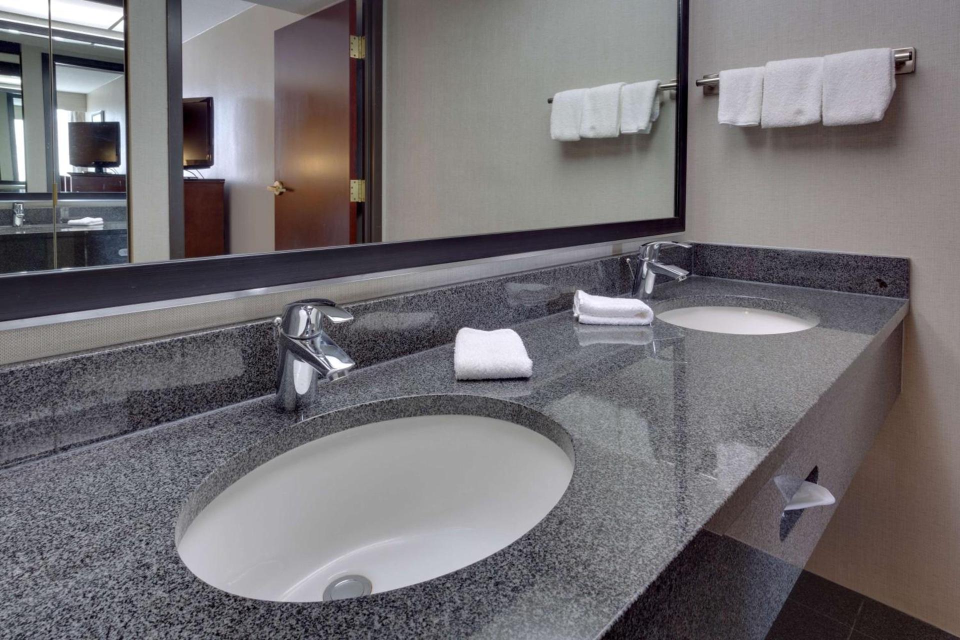 Drury Inn & Suites Overland Park photo 25