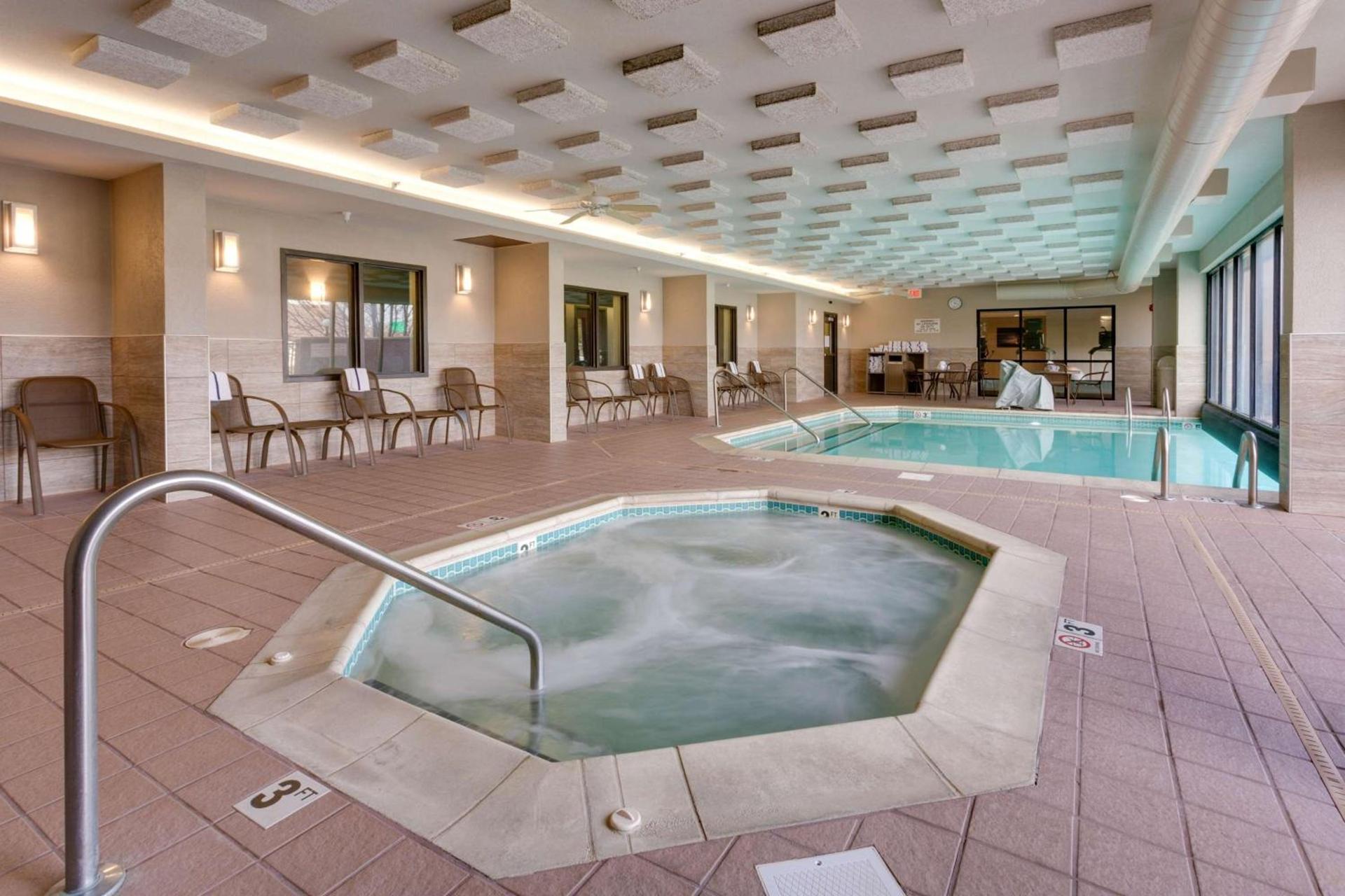 Drury Inn & Suites Overland Park photo 29