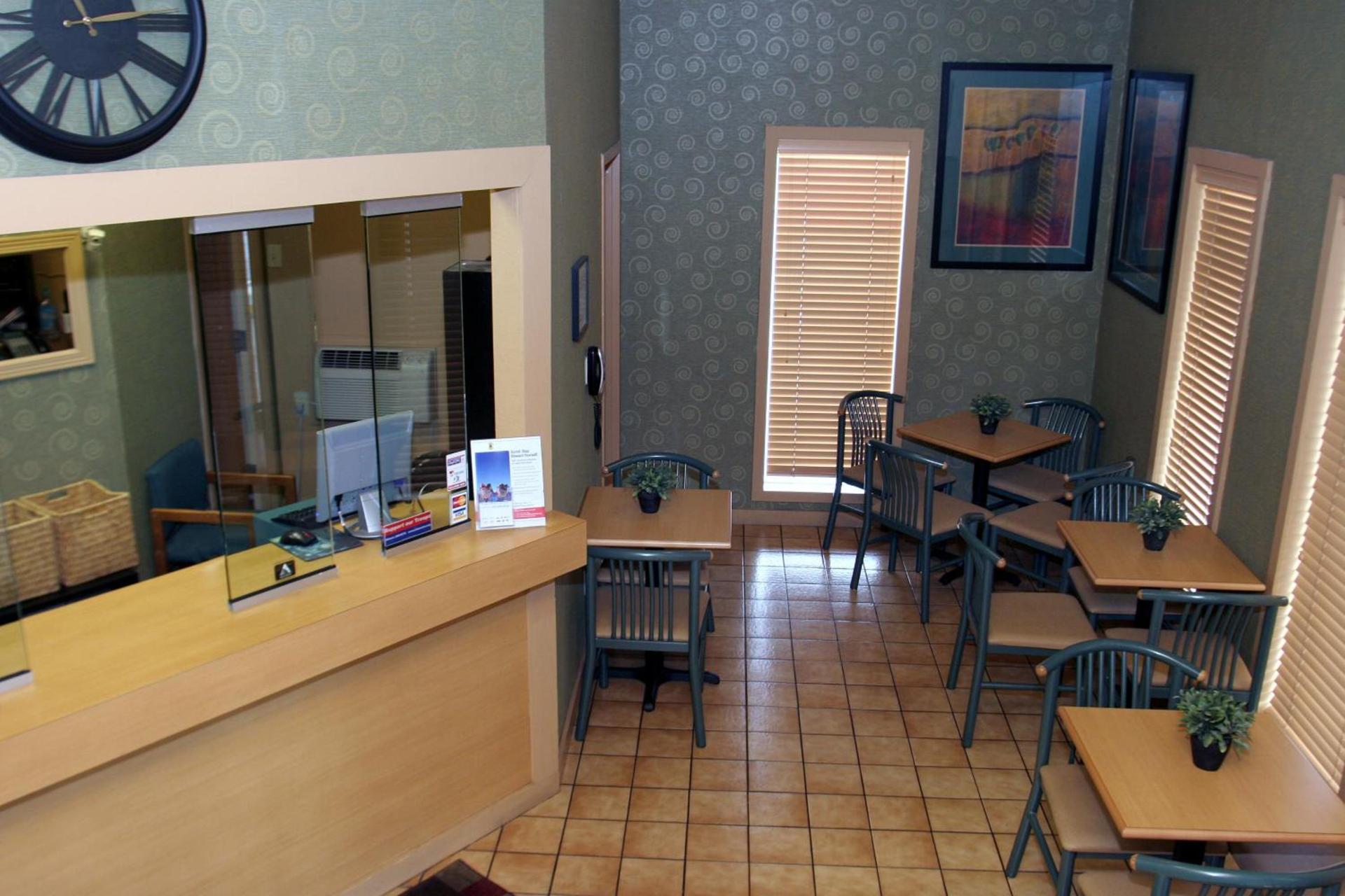 Super 8 by Wyndham Mount Vernon, IL photo 33
