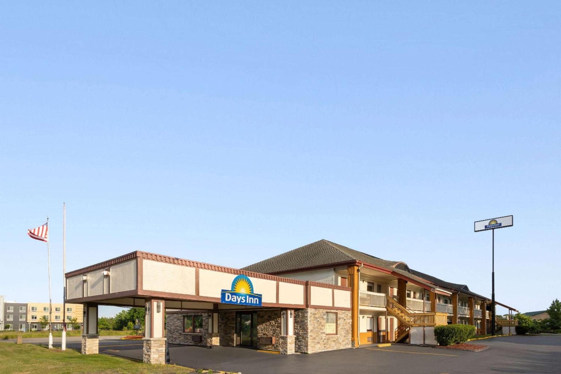 Days Inn by Wyndham Queensbury/Lake George photo 2