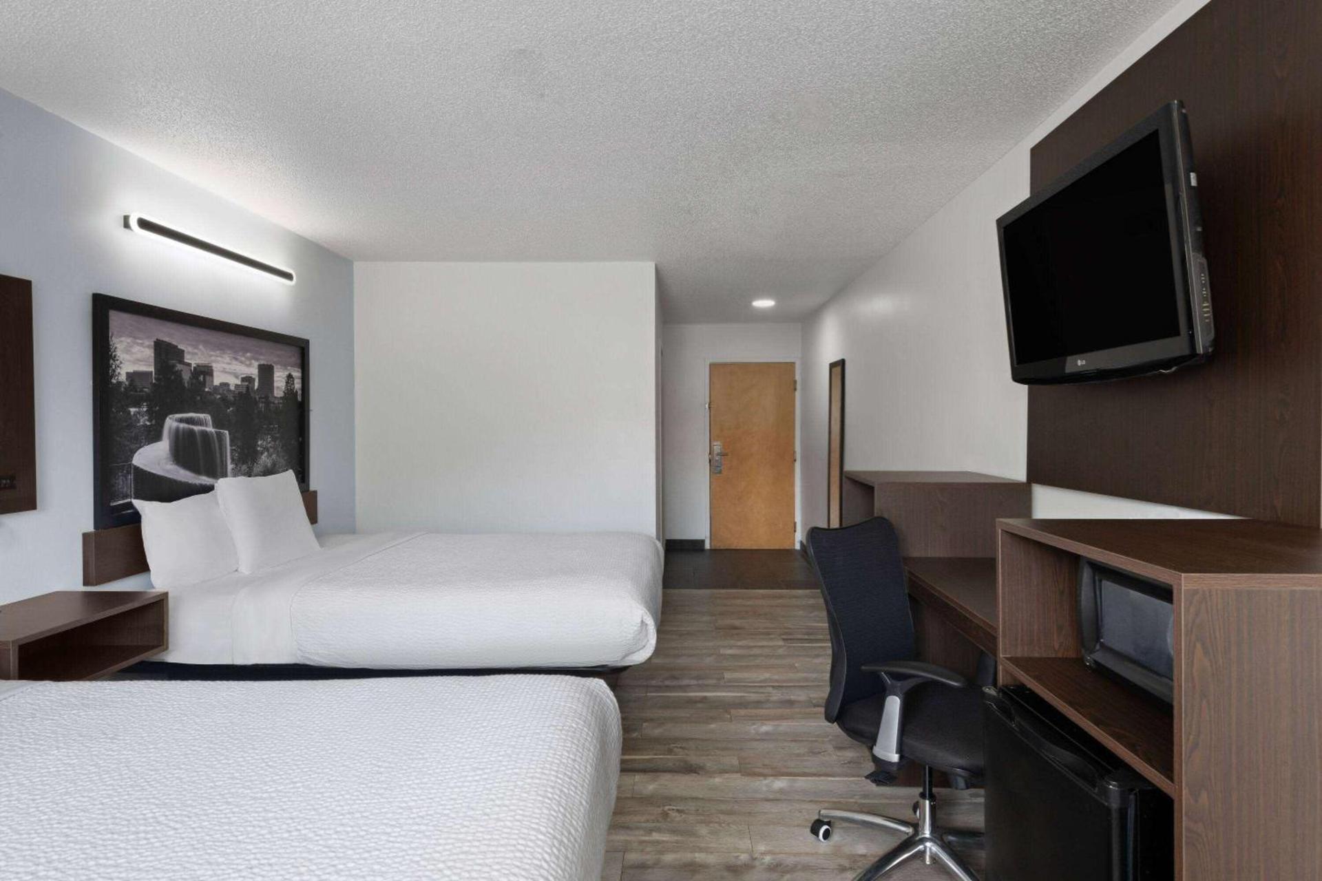 Super 8 by Wyndham Harbison/Parkridge Hospital photo 14