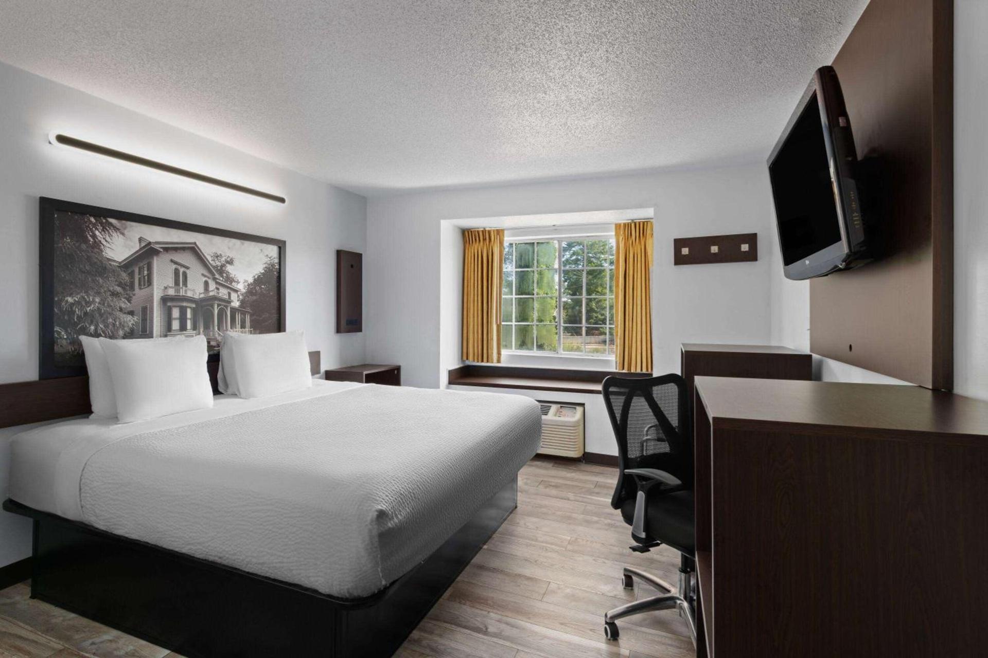Super 8 by Wyndham Harbison/Parkridge Hospital photo 18