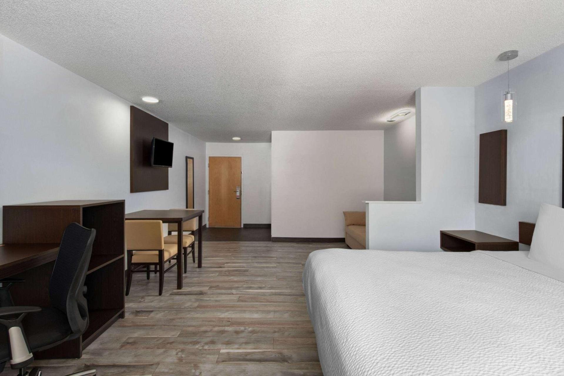 Super 8 by Wyndham Harbison/Parkridge Hospital photo 20