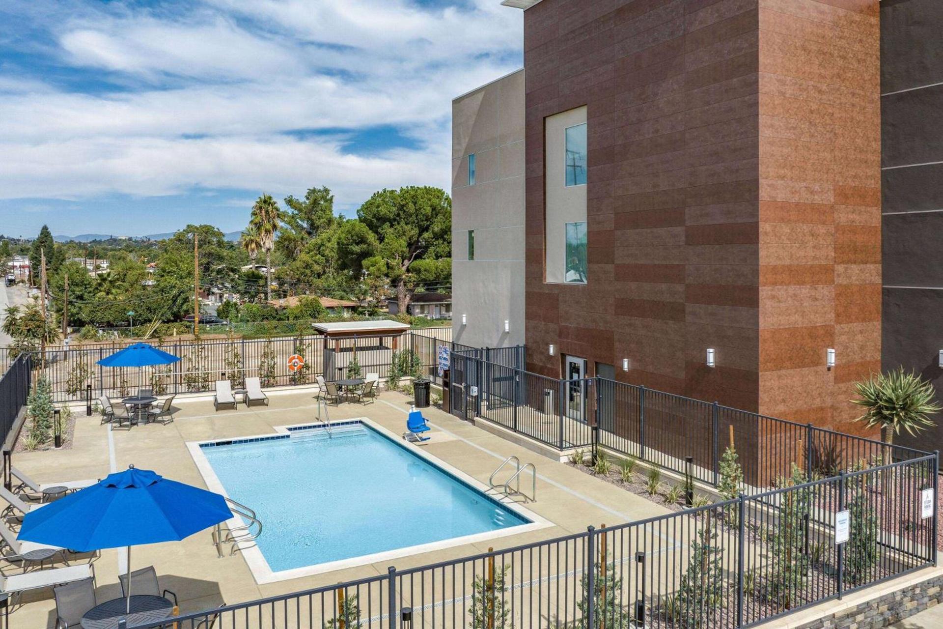 La Quinta Inn & Suites by Wyndham Yucaipa photo 5