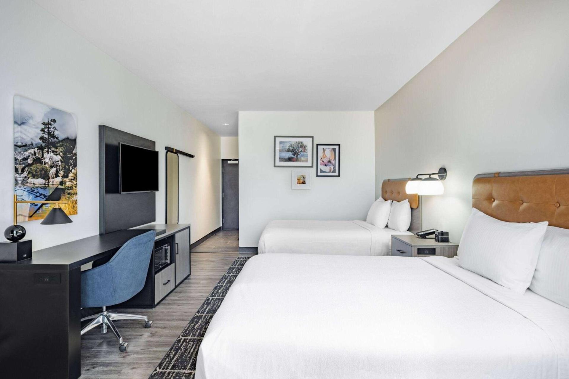 La Quinta Inn & Suites by Wyndham Yucaipa photo 8