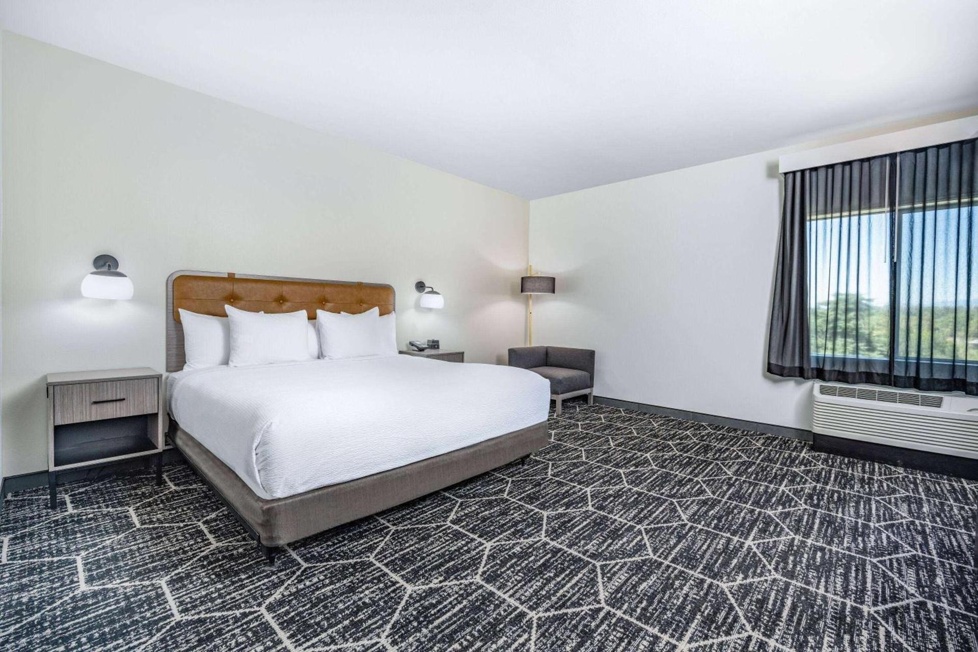 La Quinta Inn & Suites by Wyndham Yucaipa photo 14